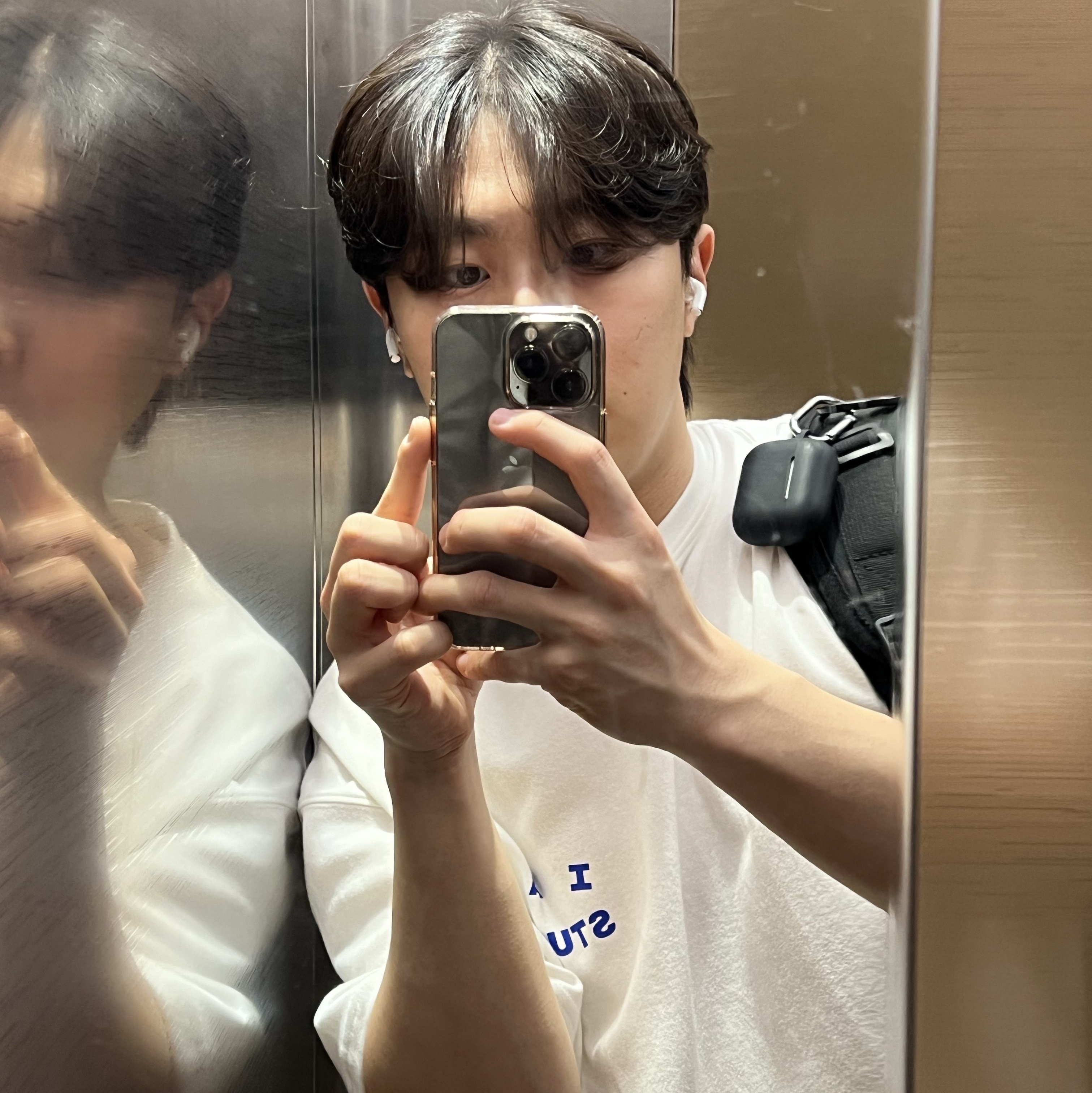 IAB Studio 10th Anniversary T-Shirts Pack White & Black (2 Pack) 착용 스타일