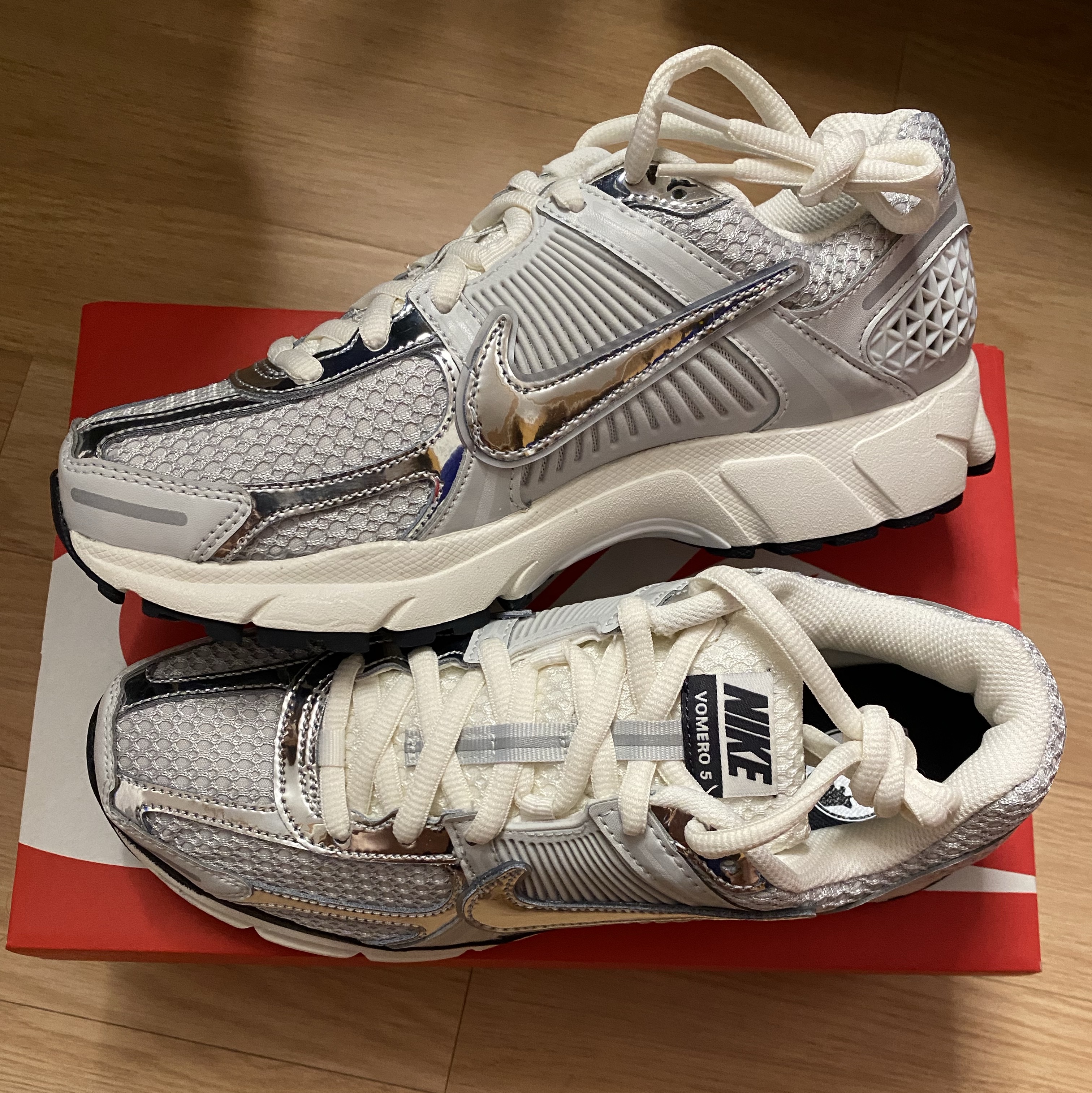 Nike Zoom Vomero 5 Photon Dust Gridiron 착용 스타일