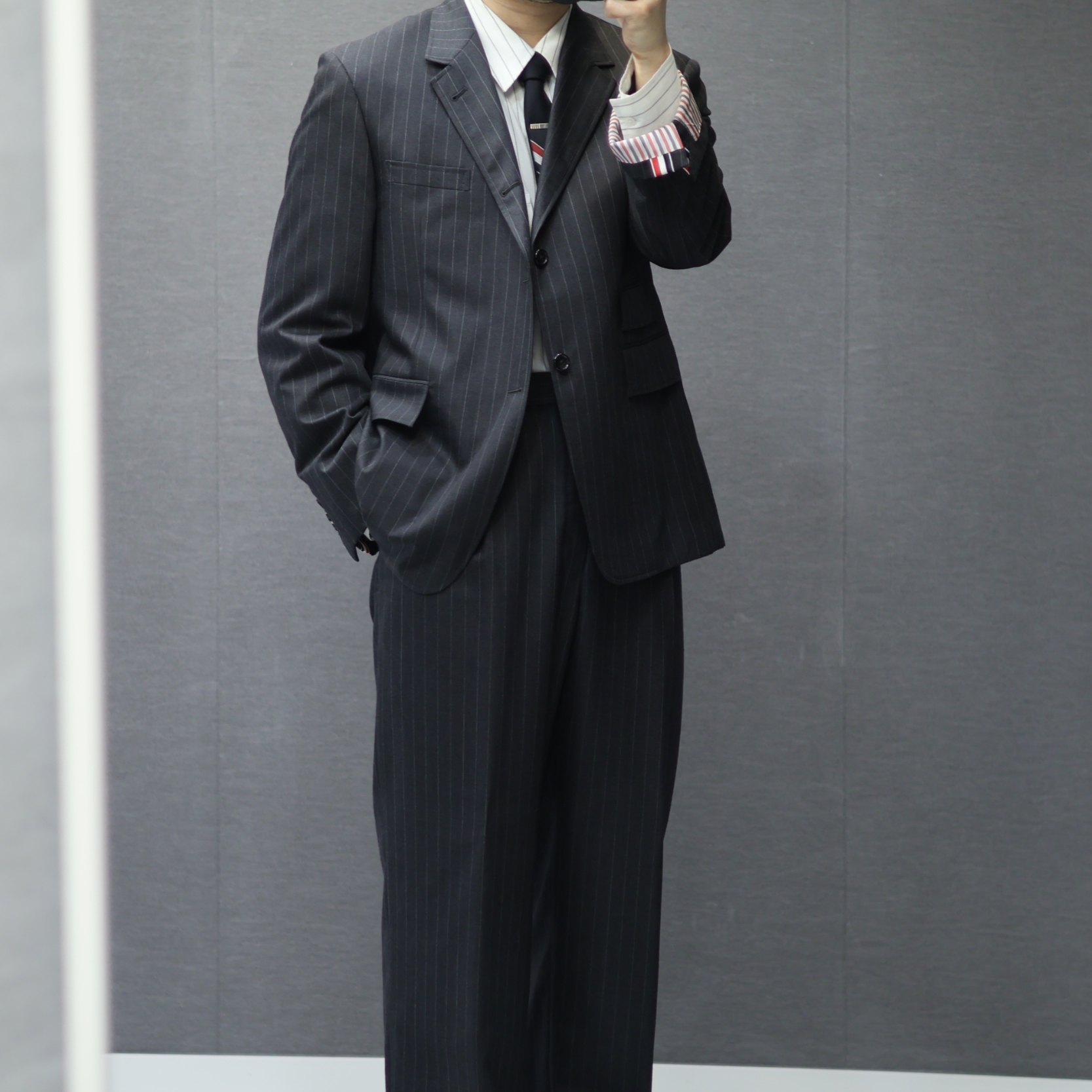 Thom Browne Engineered Stripe Necktie in Wool Navy 착용 스타일