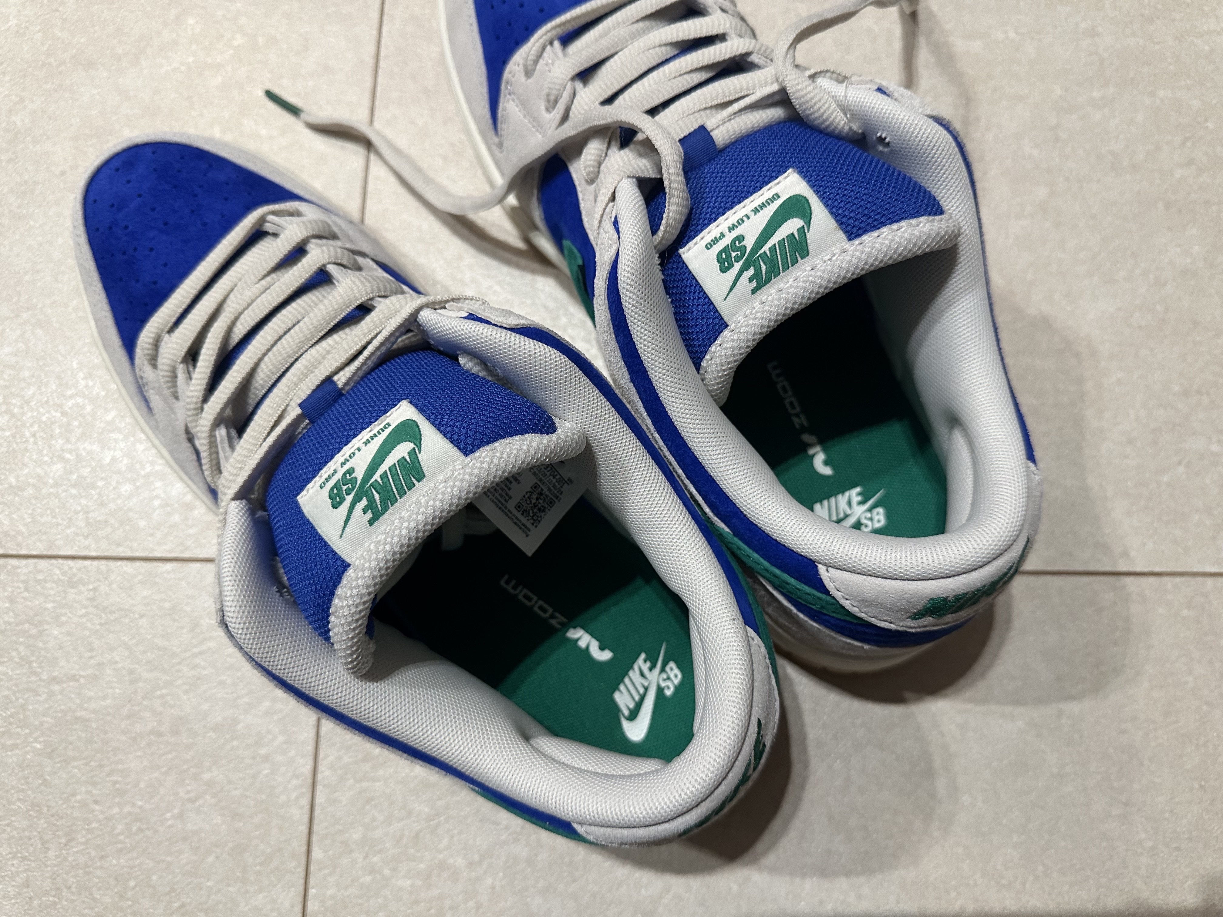 Nike SB Dunk Low Pro Phantom and Hyper Royal 착용 스타일 - 7