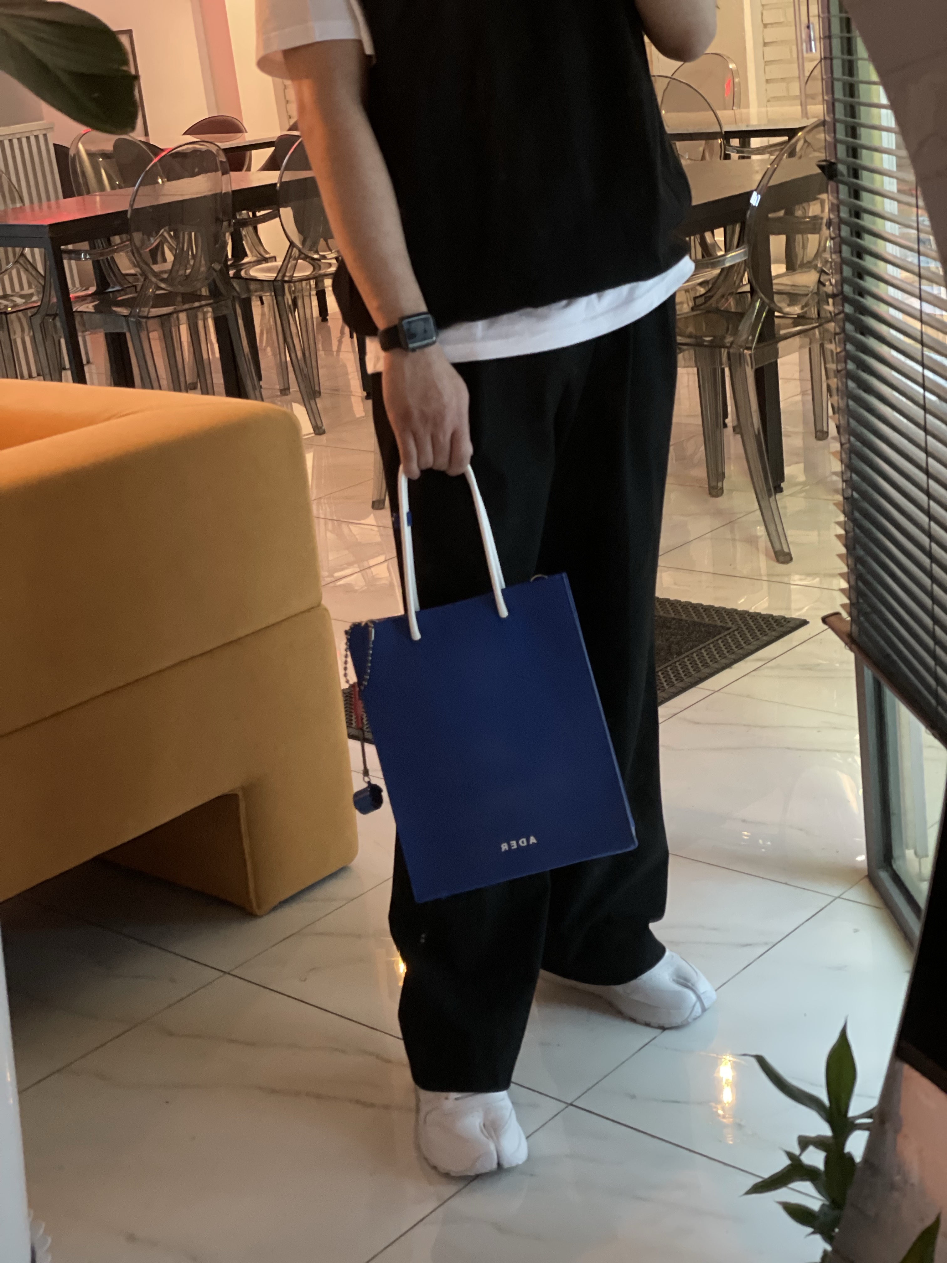 Ader Error Blue Bag Blue, Reebok x Maison Margiela Classic Leather Tabi Shoes White 착용 스타일