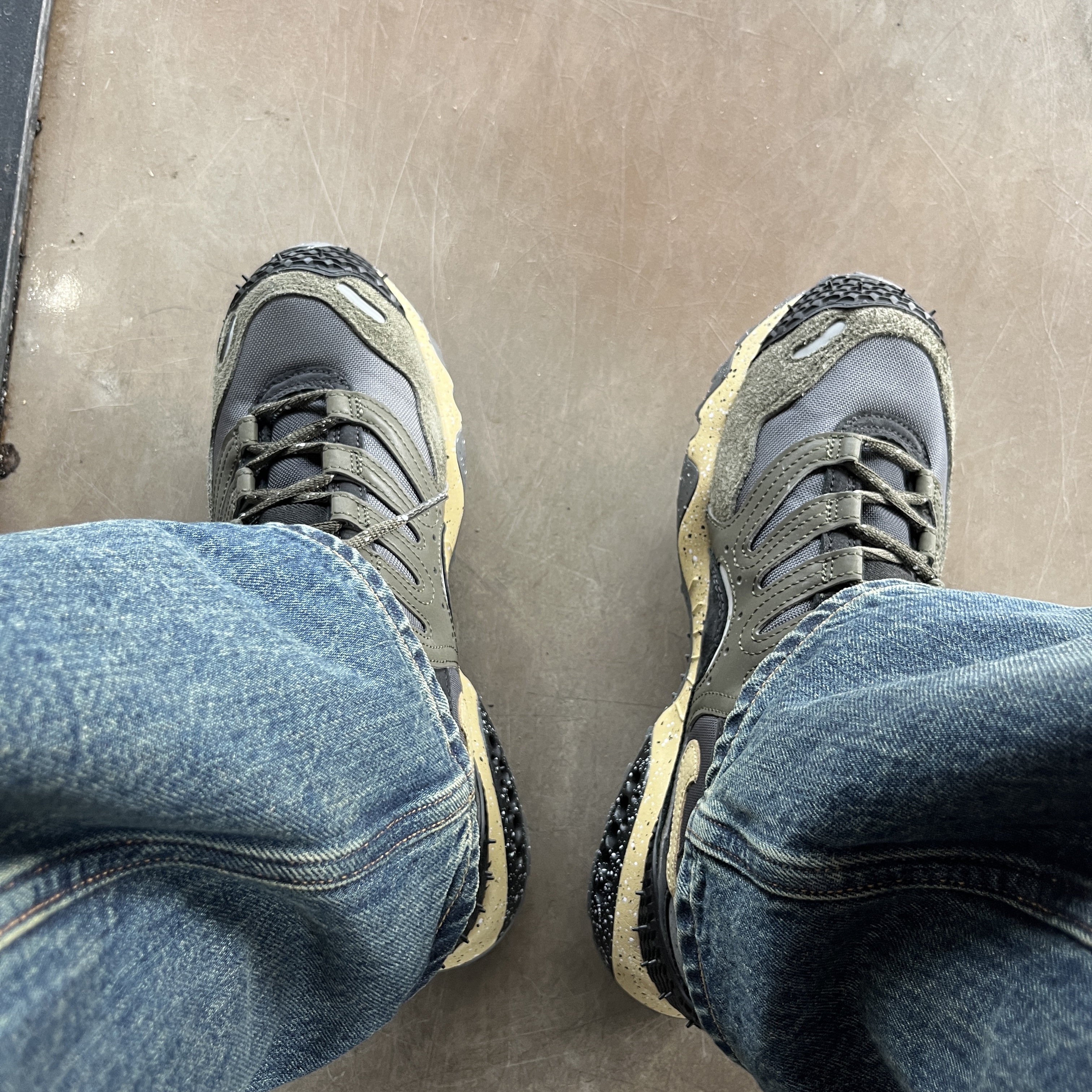 Nike x Undefeated Air Terra Humara Cargo Khaki 착용 스타일 - 1