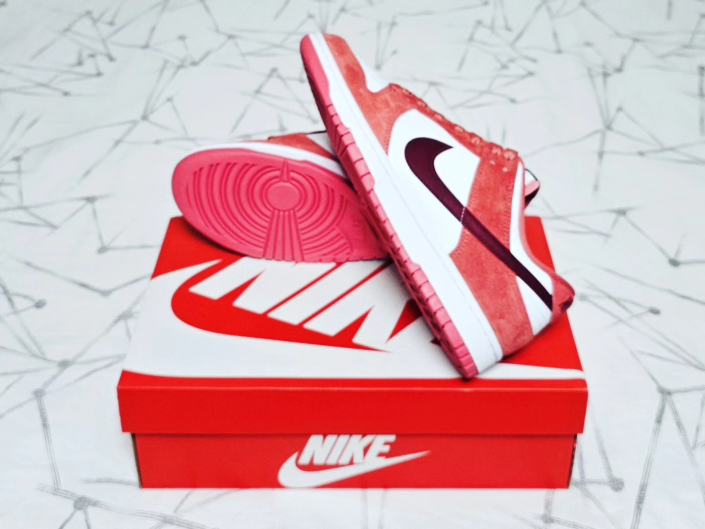 (W) Nike Dunk Low Valentine Day White Adobe 착용 스타일 - 4