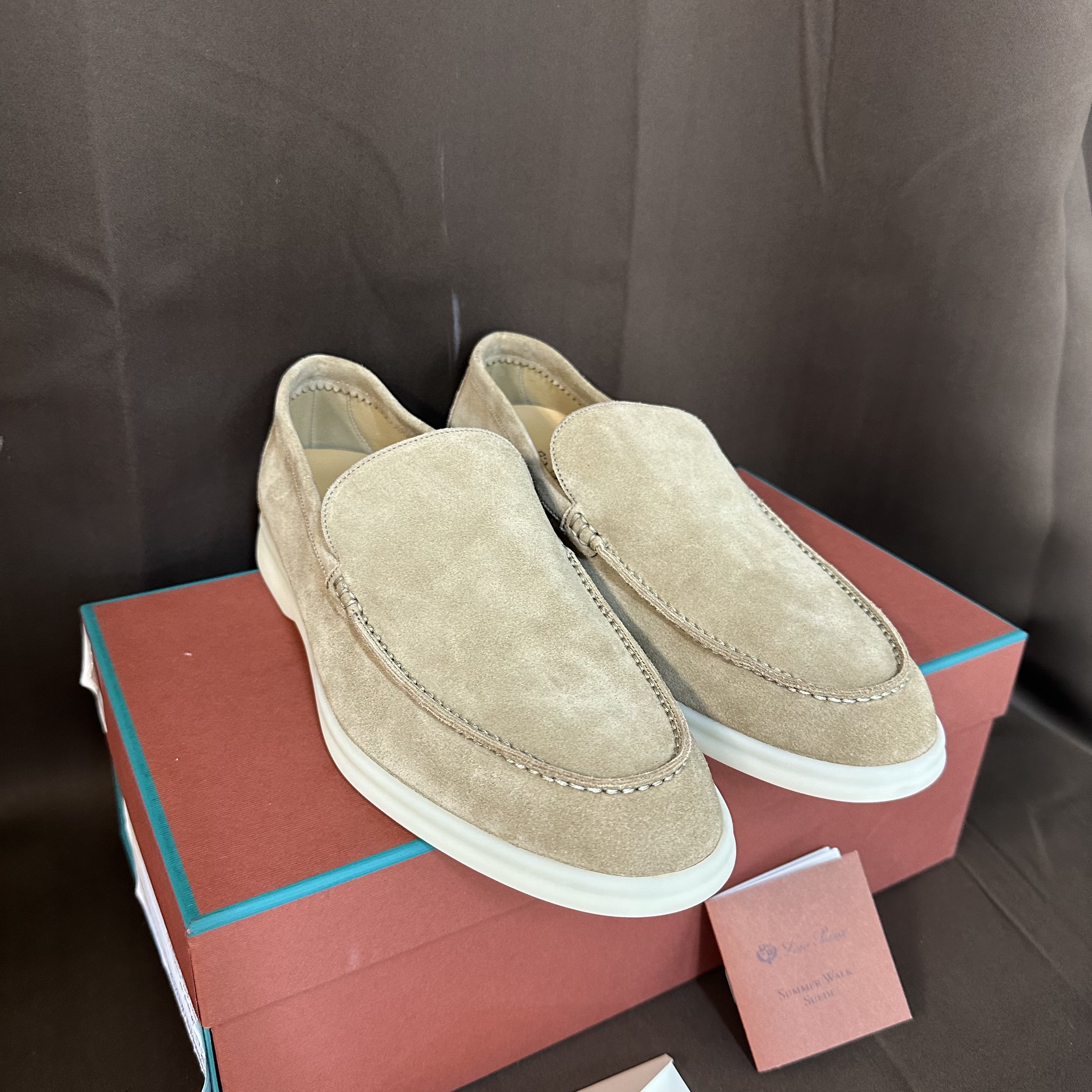 (W) Loro Piana Summer Charms Walk Suede Calfskin Sand Stone 착용 스타일 - 2