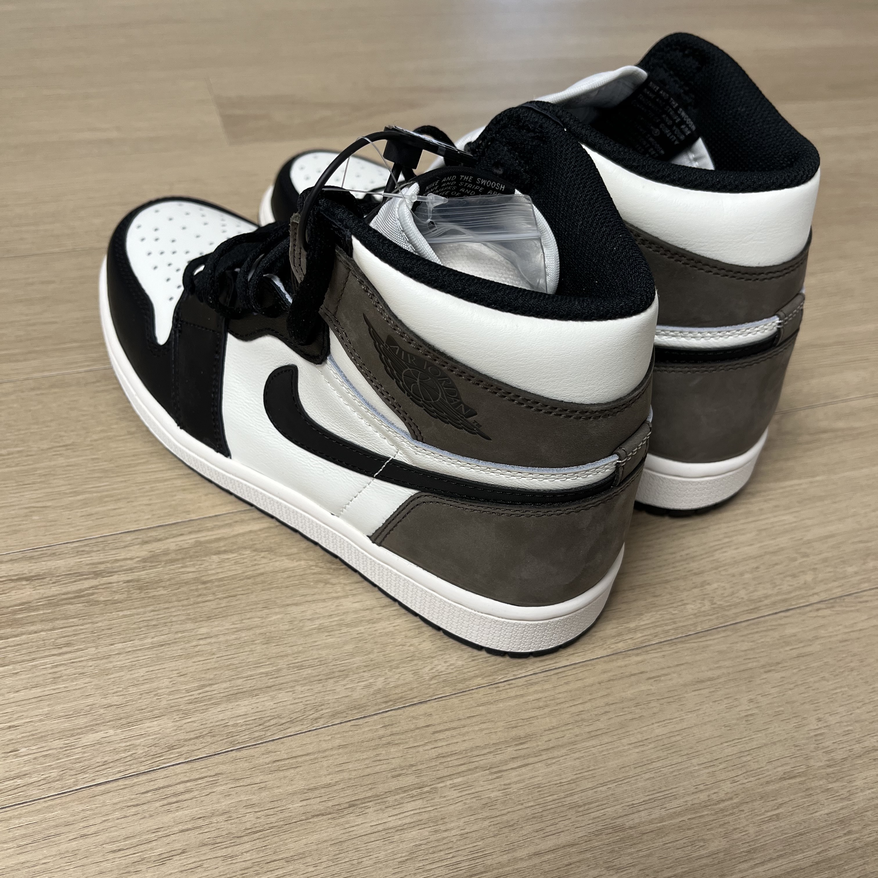 Jordan 1 Retro High OG Black Mocha 착용 스타일