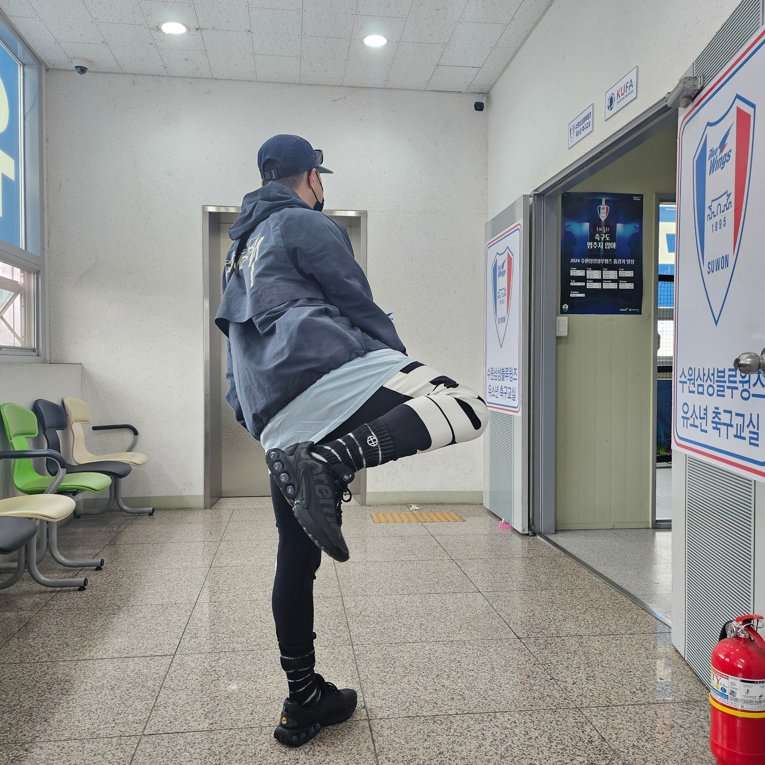 Nike x Supreme Air Max DN SP Black Galactic Jade, Stussy Wave Dye Beach Shell Jacket Navy 착용 스타일 - 2