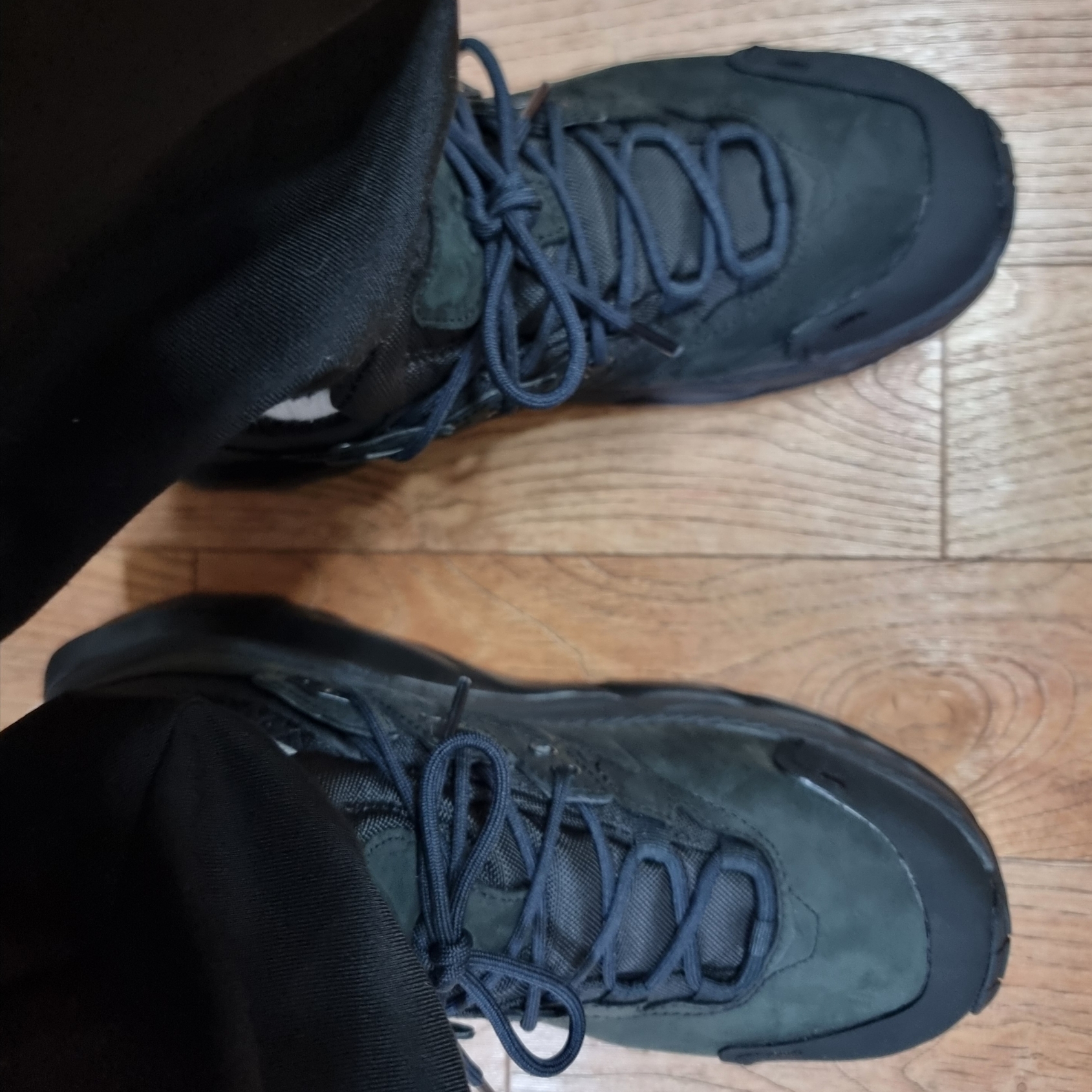 Hoka Kaha 2 Low Gore-Tex Black 착용 스타일