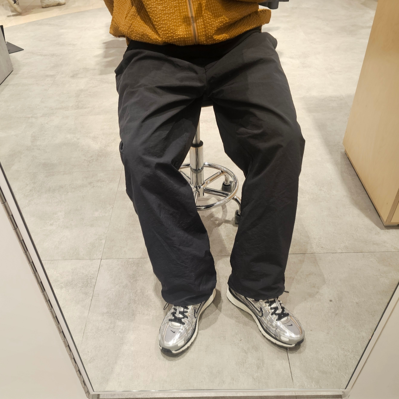 Nike P-6000 Metallic Silver 착용 스타일 - 2