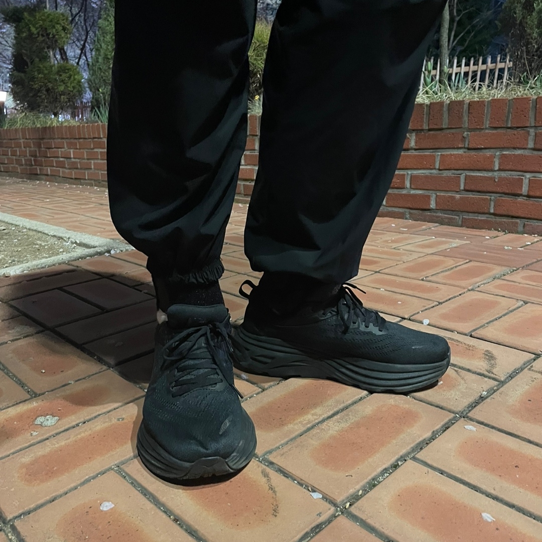 Hoka Bondi 8 Black - Wide 착용 스타일