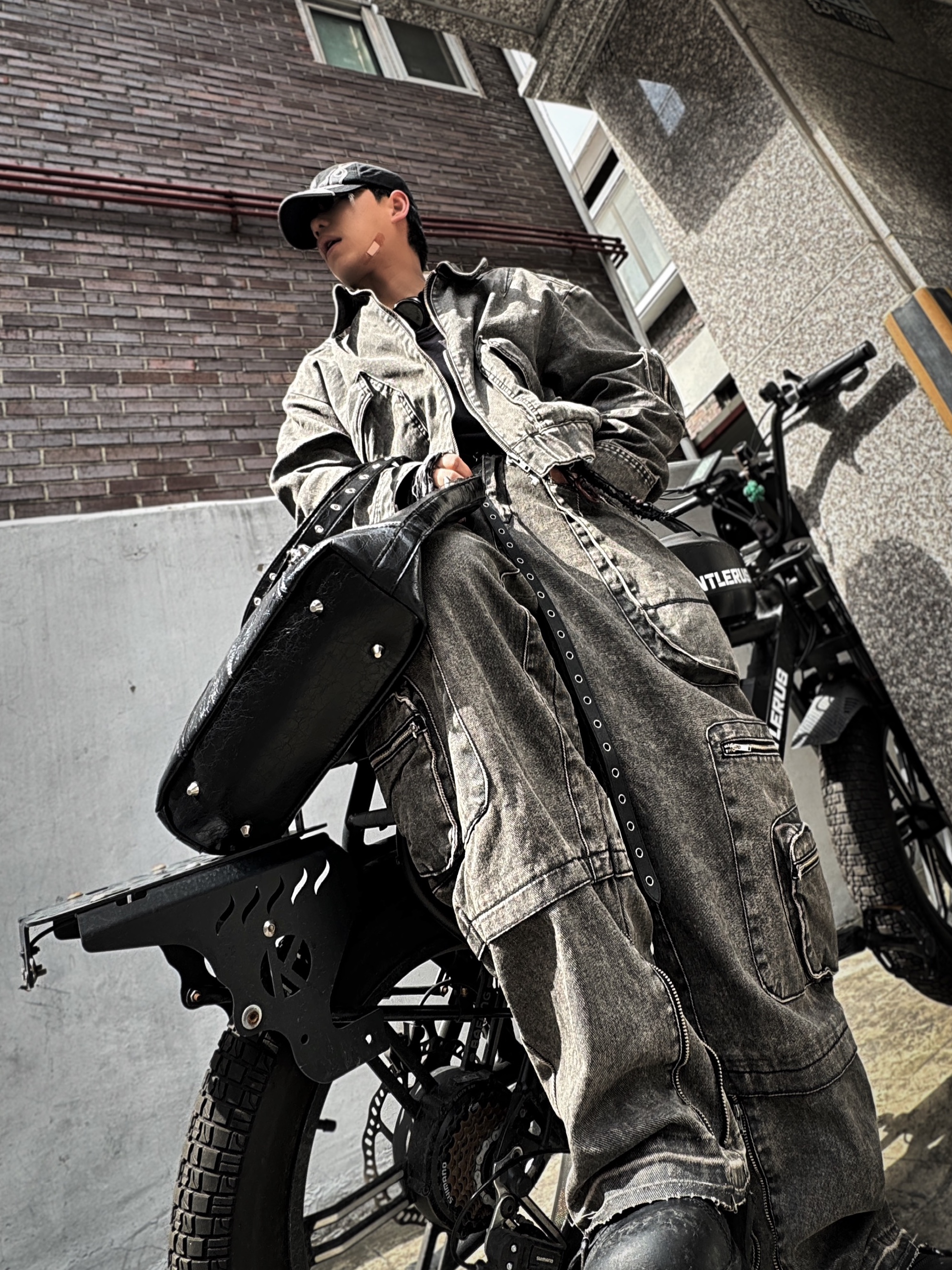 Yeezy Gap Engineered By Balenciaga Flame Cap Black 착용 스타일 - 4