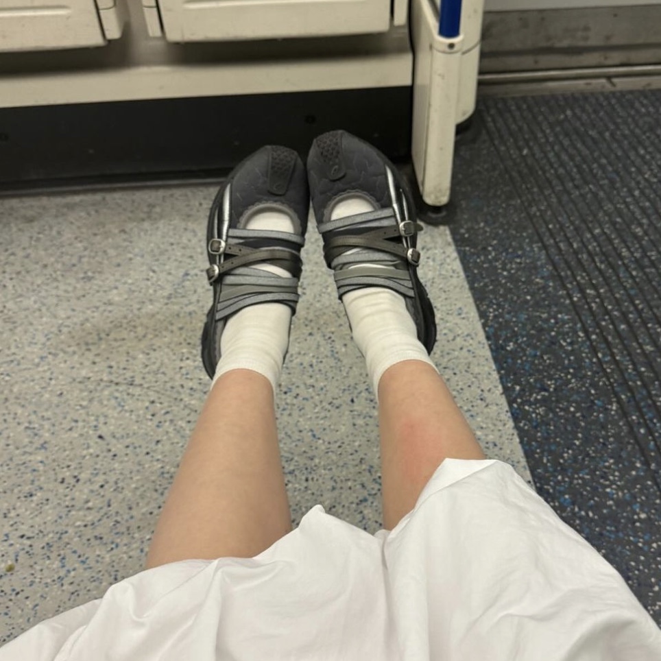 (W) Asics x Kiko Kostadinov x Heaven by Marc Jacobs Gel-Lokros Graphite Grey Gunmetal 착용 스타일