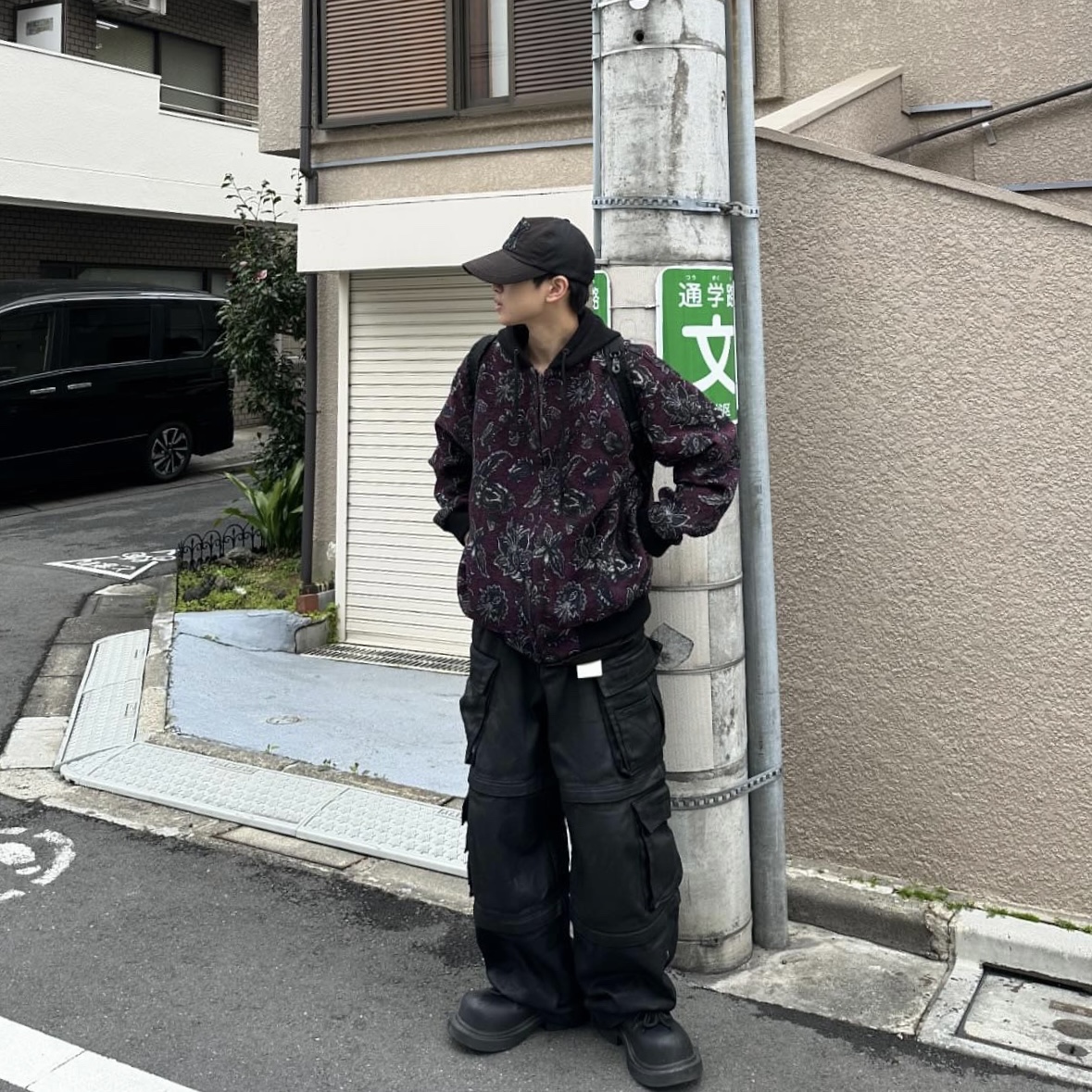 Project G/R Oversized Convertible Cargo Pants Coated Black, Balenciaga Steroid Derby Black 착용 스타일 - 1