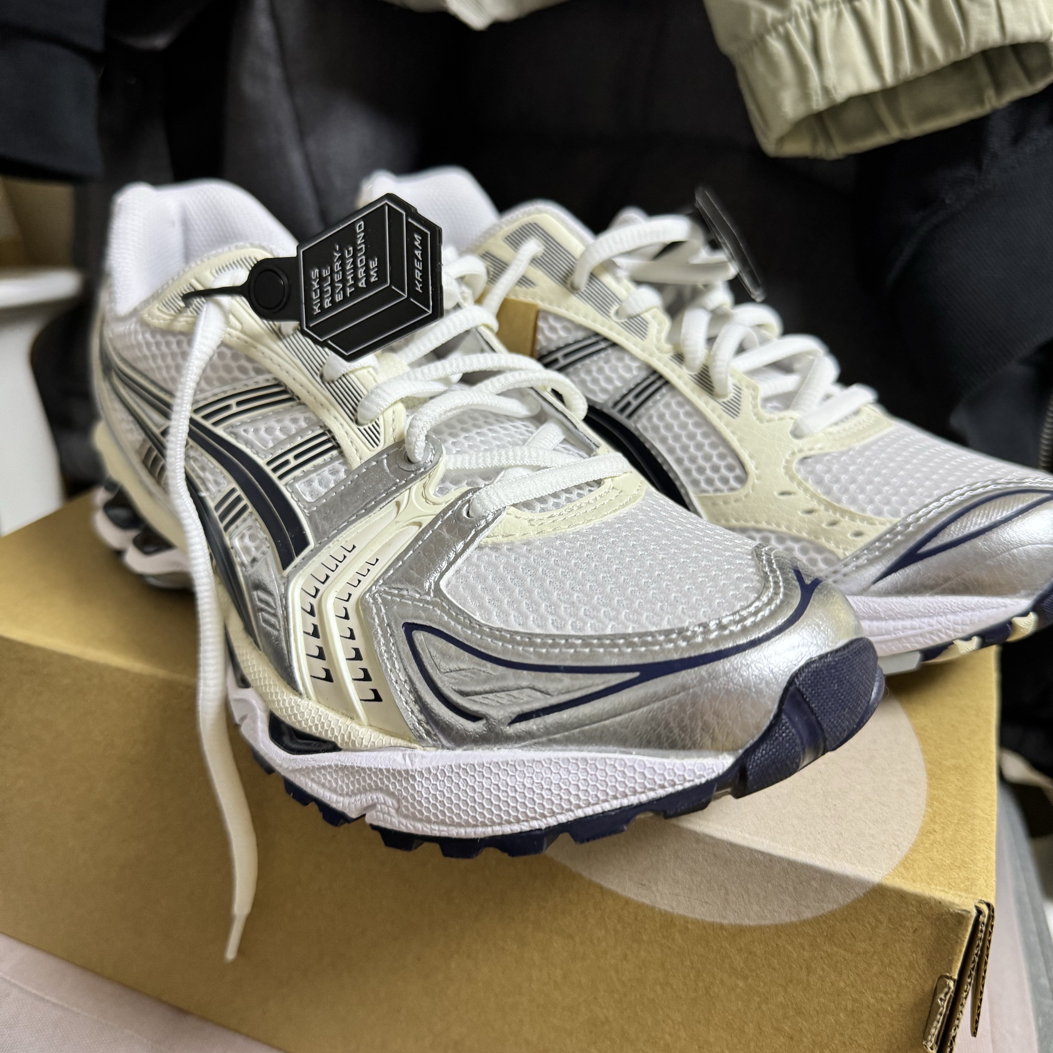 (W) Asics Gel-Kayano 14 White Midnight 착용 스타일 - 1
