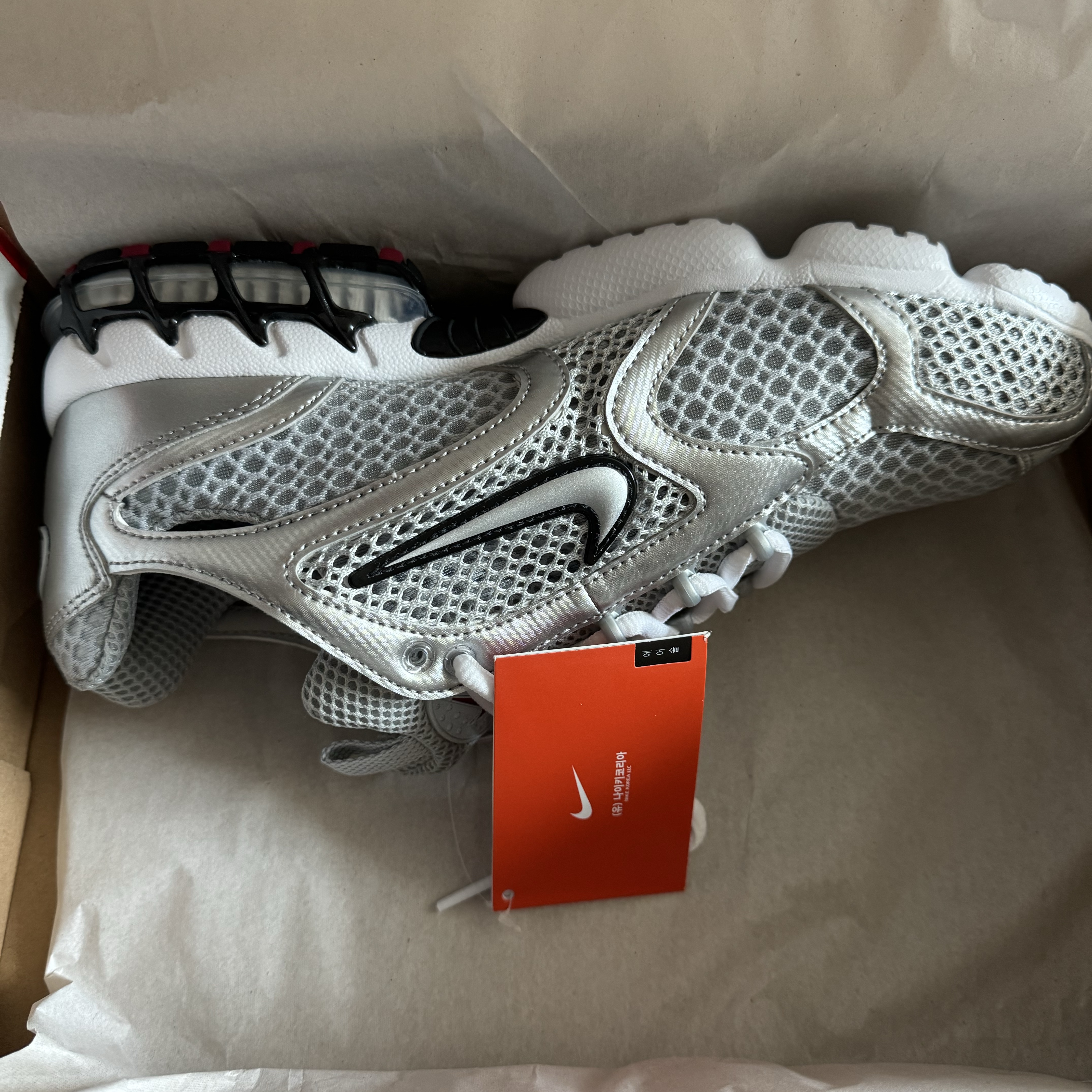 Nike Air Zoom Spiridon Cage 2 Metallic Silver 착용 스타일 - 2