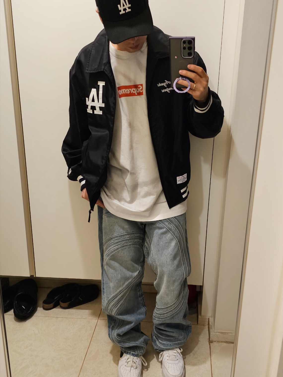 Supreme S Logo Loose Fit Jean Washed Blue - 24SS, Supreme x MM6 Maison Margiela Box Logo T-Shirt White - 24SS 착용 스타일