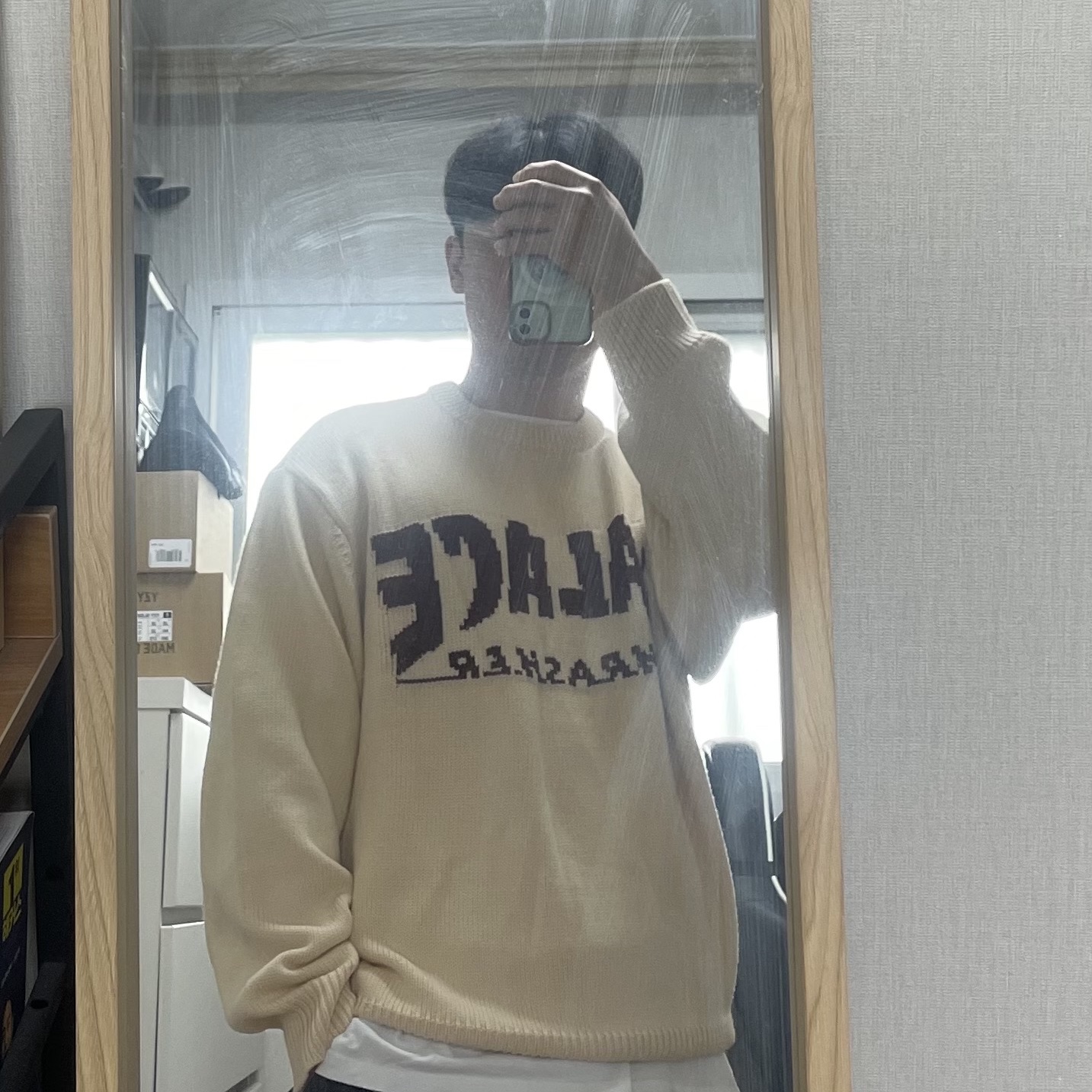 Palace x Thrasher Knit Beige - 24SS 착용 스타일