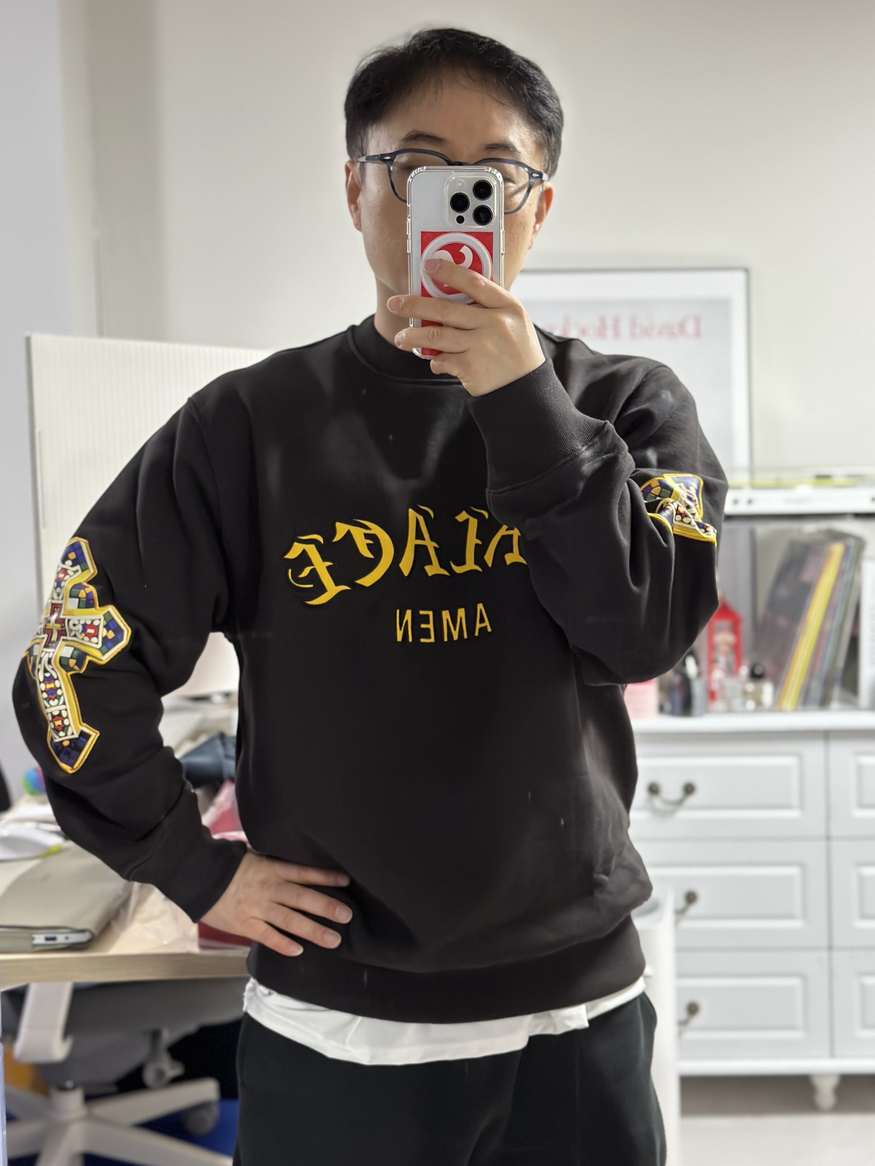 Palace Saints Crew Black - 24SS 착용 스타일