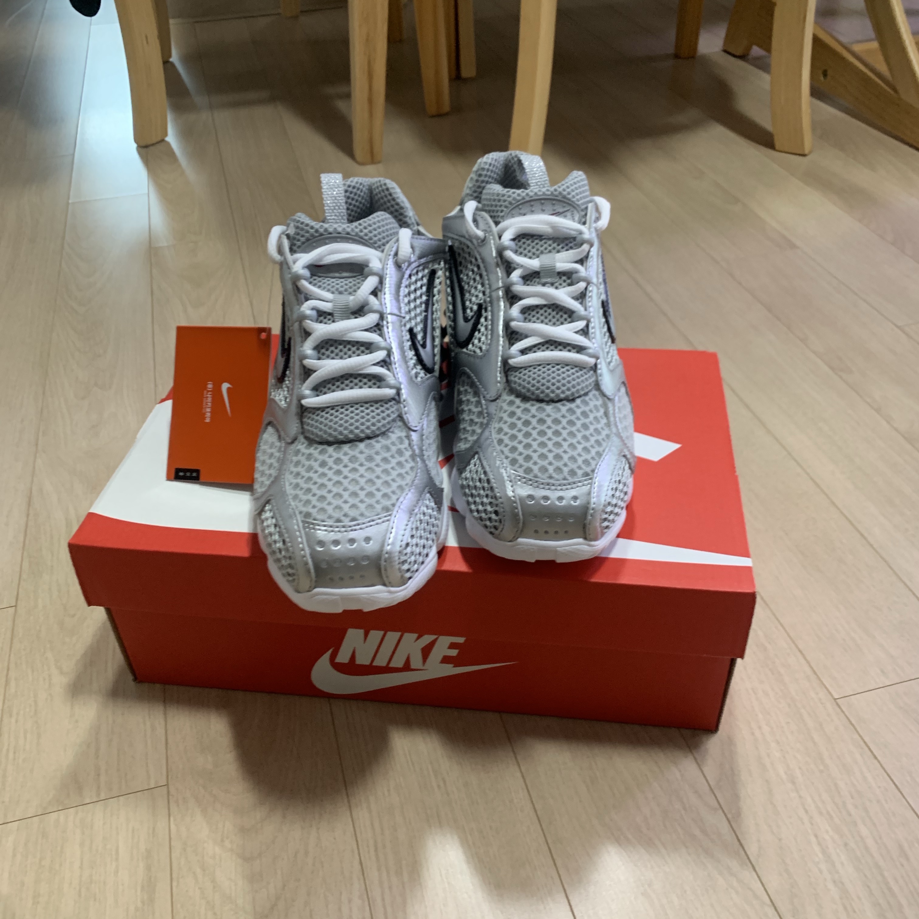 Nike Air Zoom Spiridon Cage 2 Metallic Silver 착용 스타일 - 3