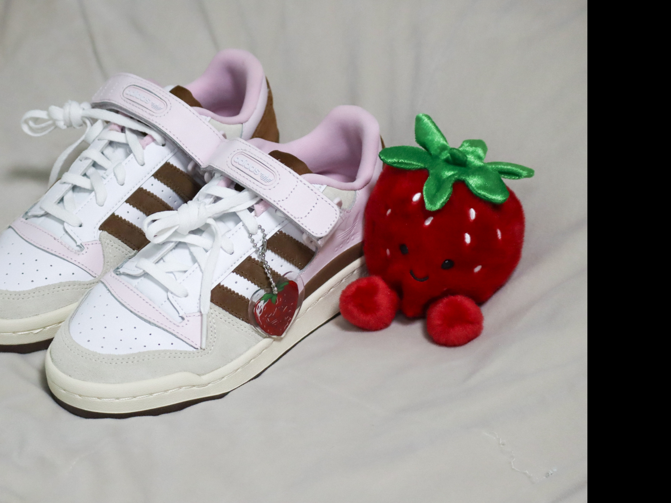 (W) Adidas Forum Low Cloud White Pantone 착용 스타일 - 1