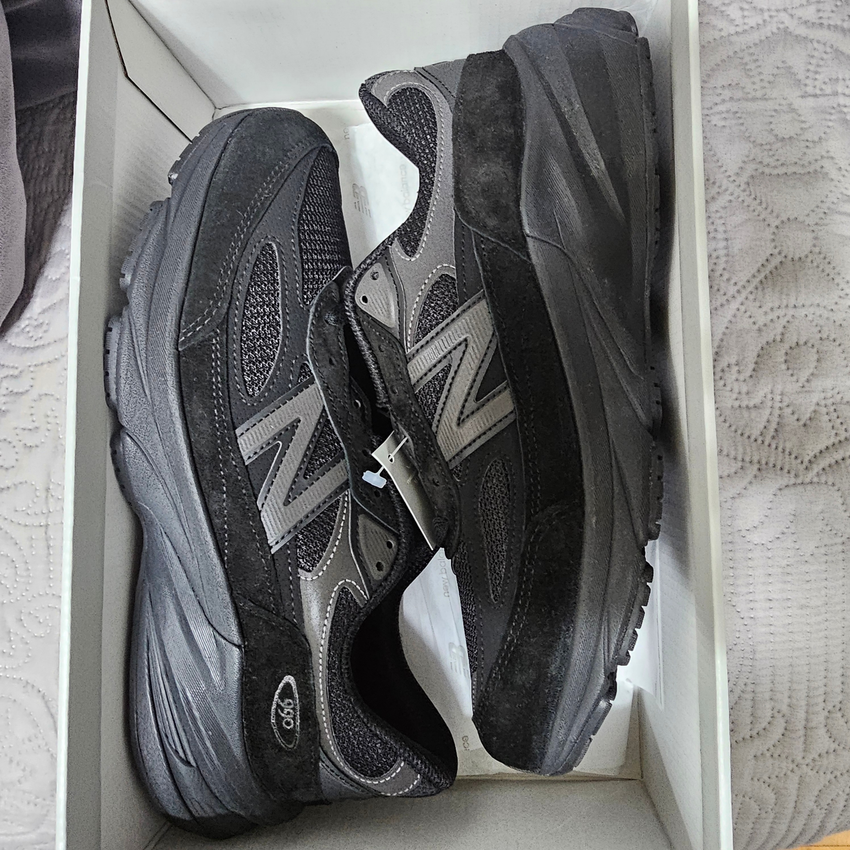 New Balance 990v6 Made in USA Triple Black - D Standard 착용 스타일