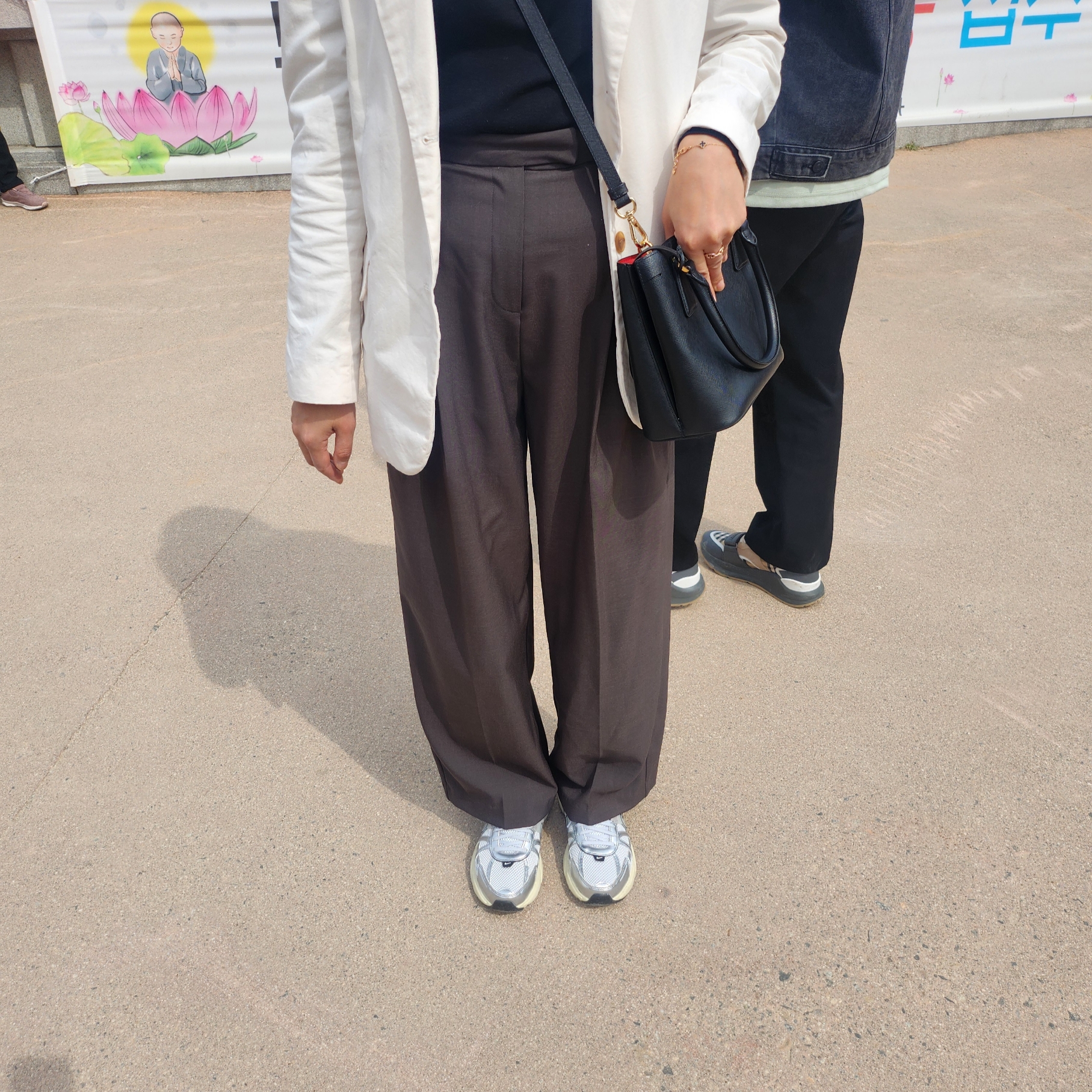 Nike V2K Run Summit White Metallic Silver 착용 스타일