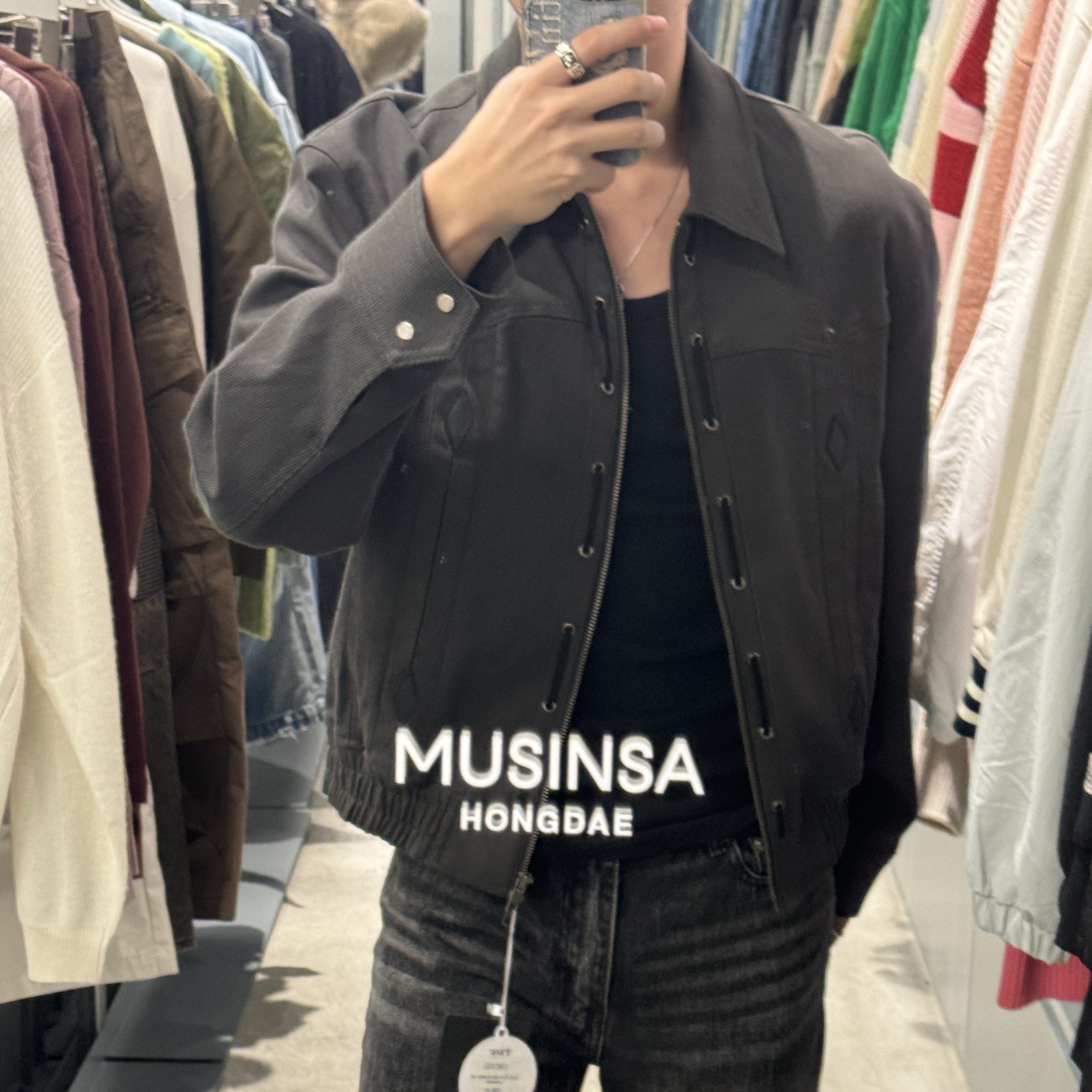 Casetify x Matin Kim iPhone Destroyed Denim Magsafe Mirror Case Silver 착용 스타일 - 1