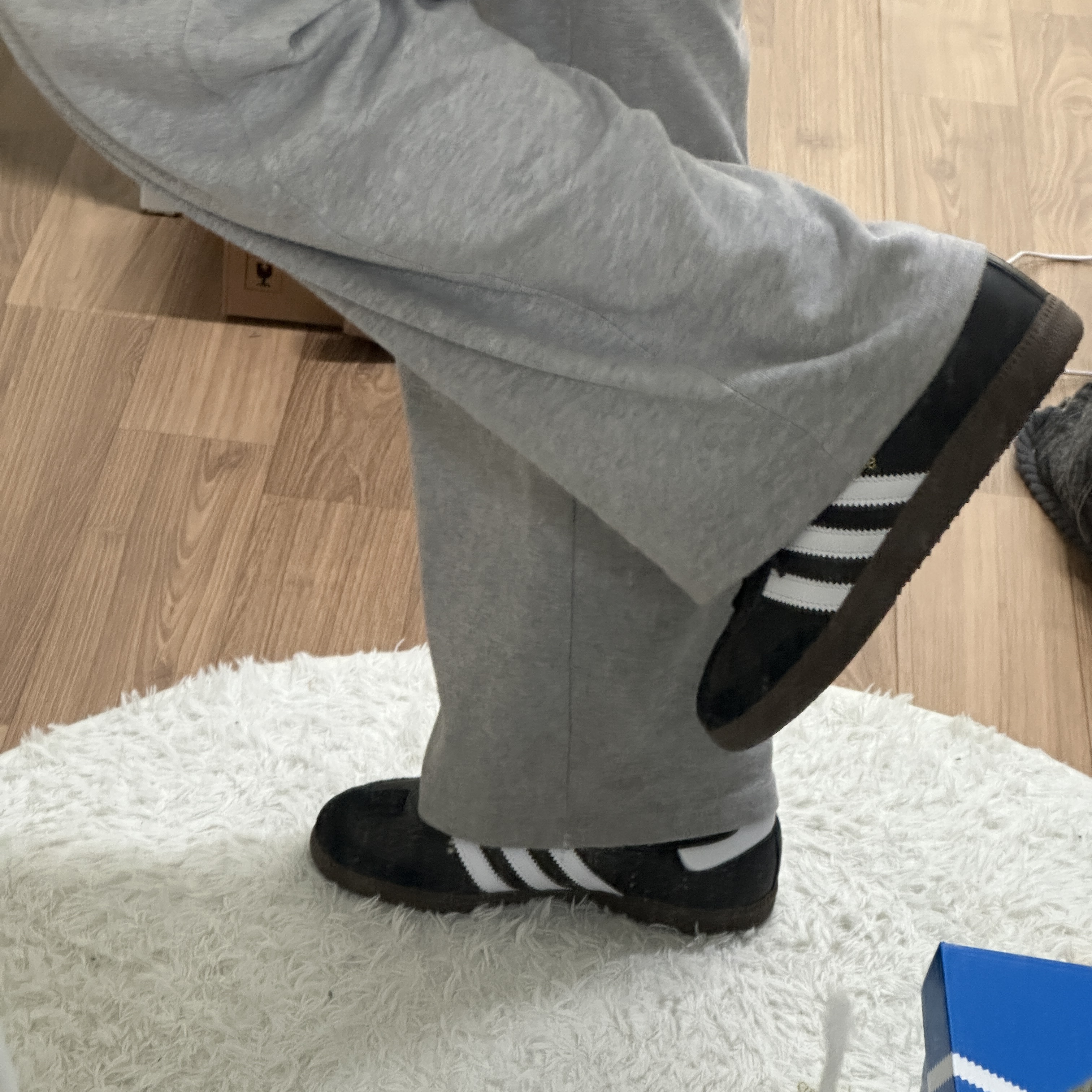Adidas Samba OG Black White Gum 착용 스타일