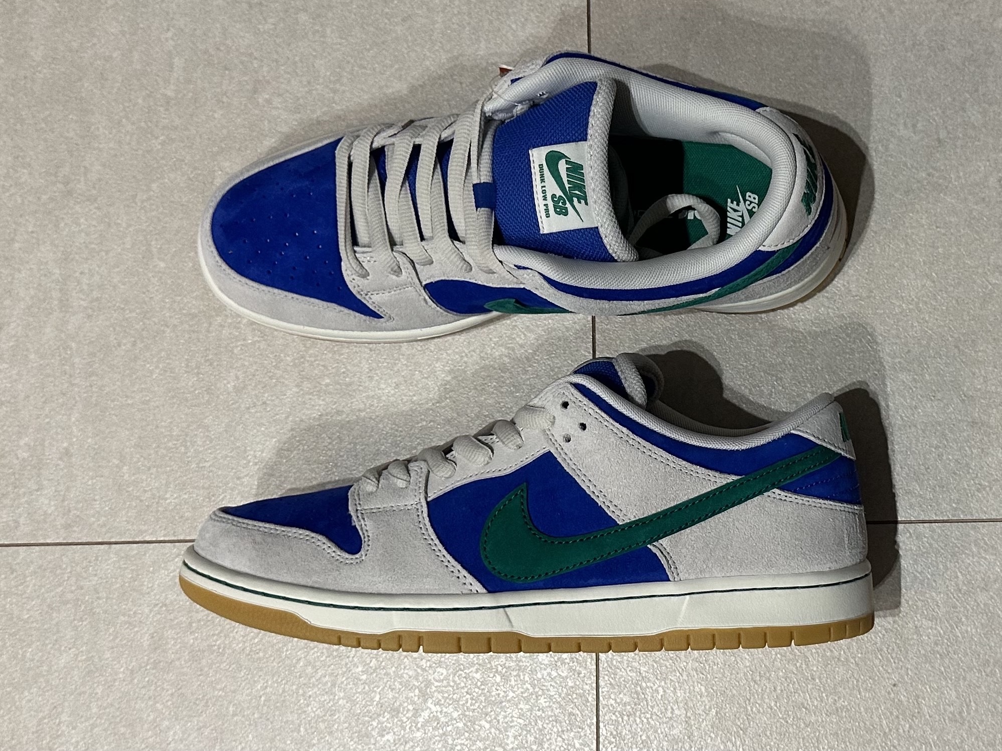 Nike SB Dunk Low Pro Phantom and Hyper Royal 착용 스타일 - 4