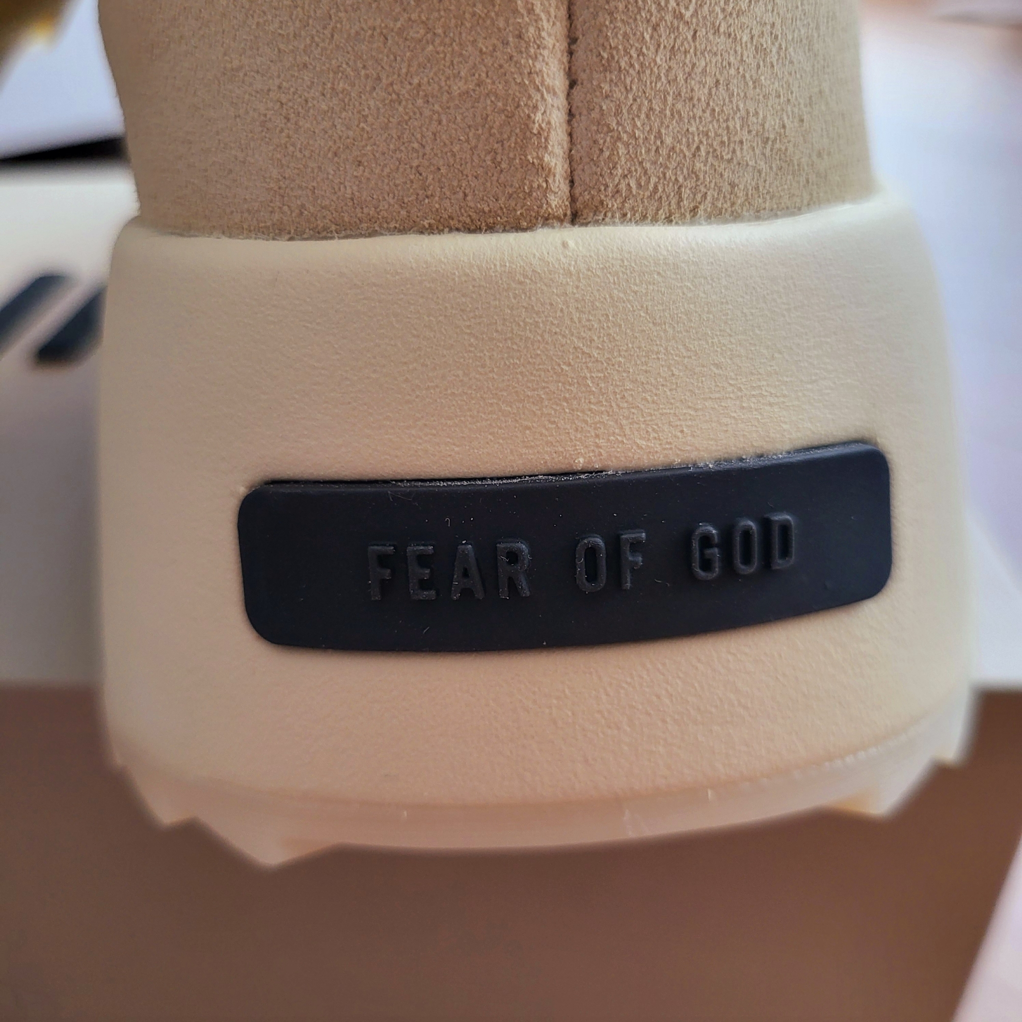 Adidas x Fear of God Athletics Los Angeles Pale Yellow 착용 스타일 - 4