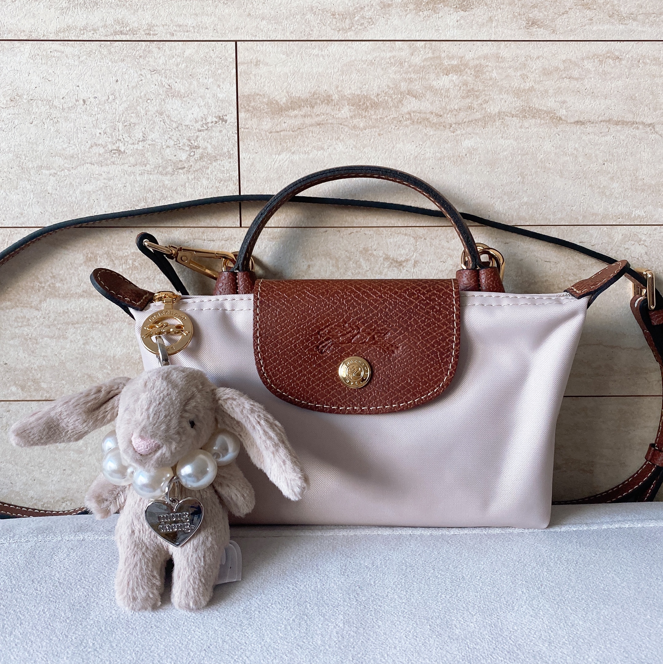 Longchamp Le Pliage Original Handle Pouch Paper, Jellycat Bashful Bunny Bag Charm Beige 착용 스타일 - 1