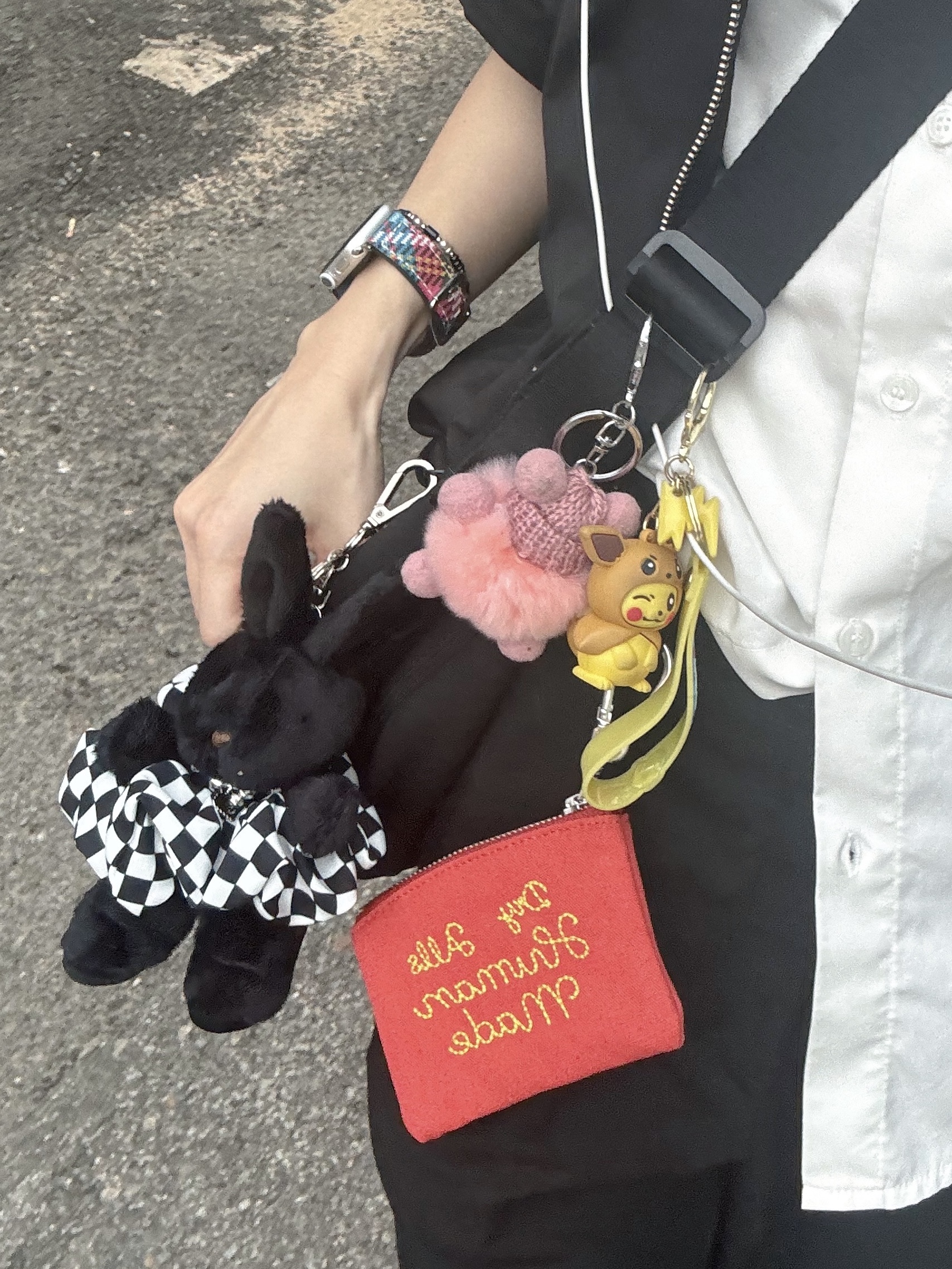 Human Made Card Case Red 착용 스타일 - 1