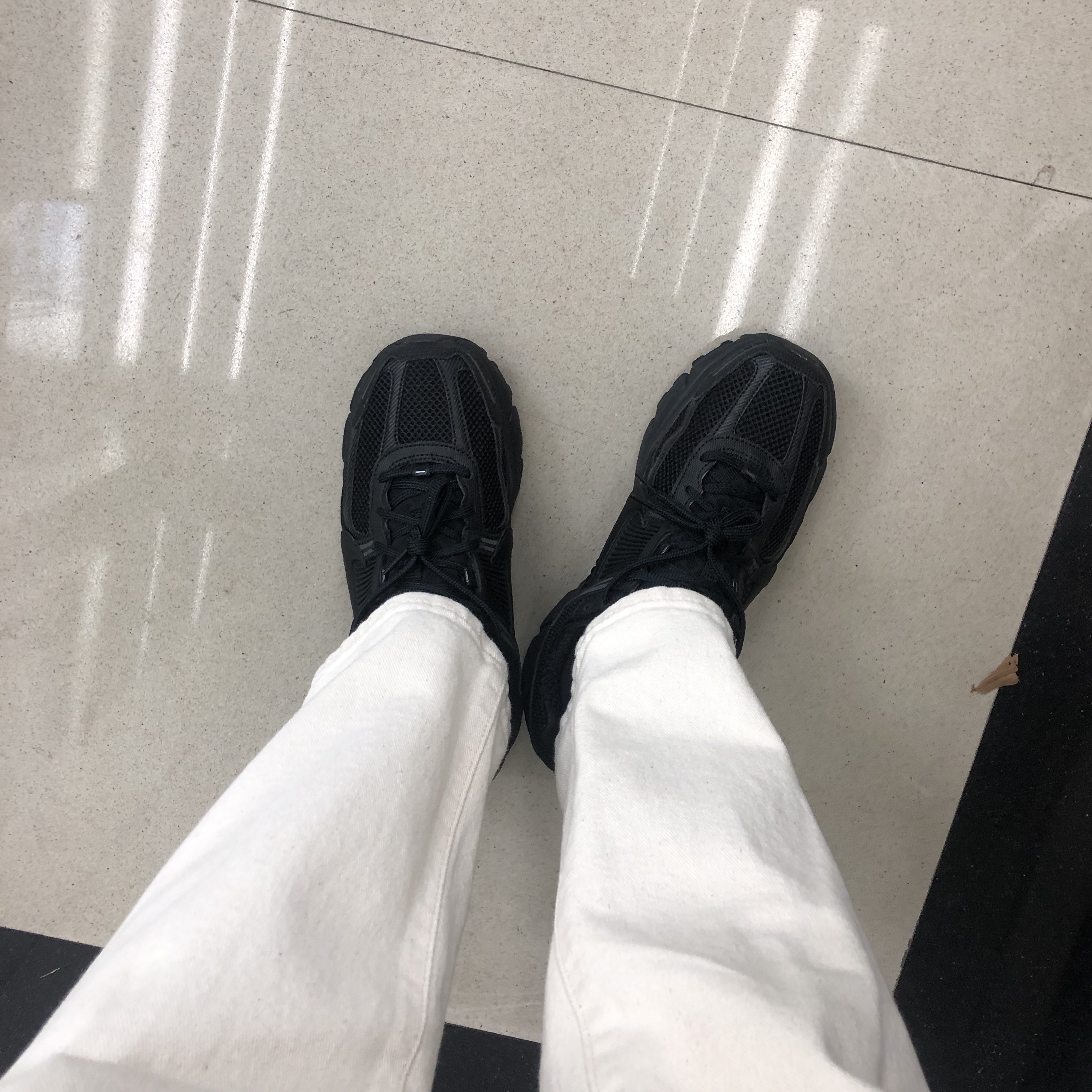 Nike Zoom Vomero 5 SP Black 착용 스타일