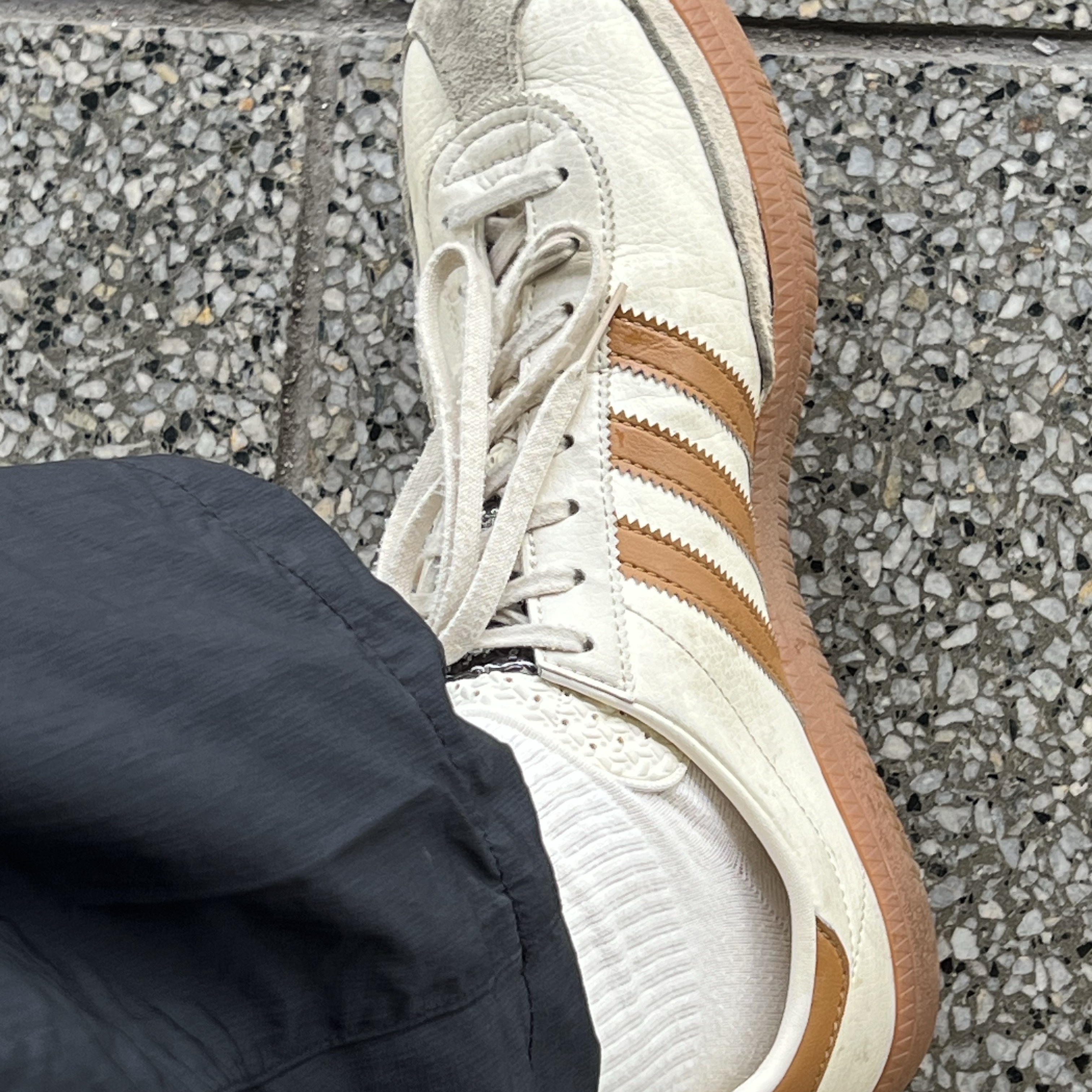 Adidas City Series Triest Cream White 착용 스타일