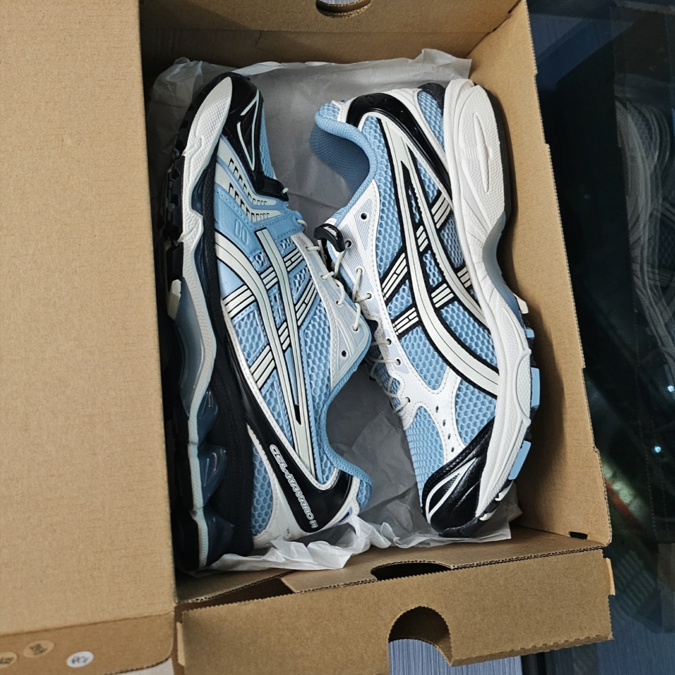 Asics Unlimited Gel-Kayano 14 Mist Cream 착용 스타일 - 1