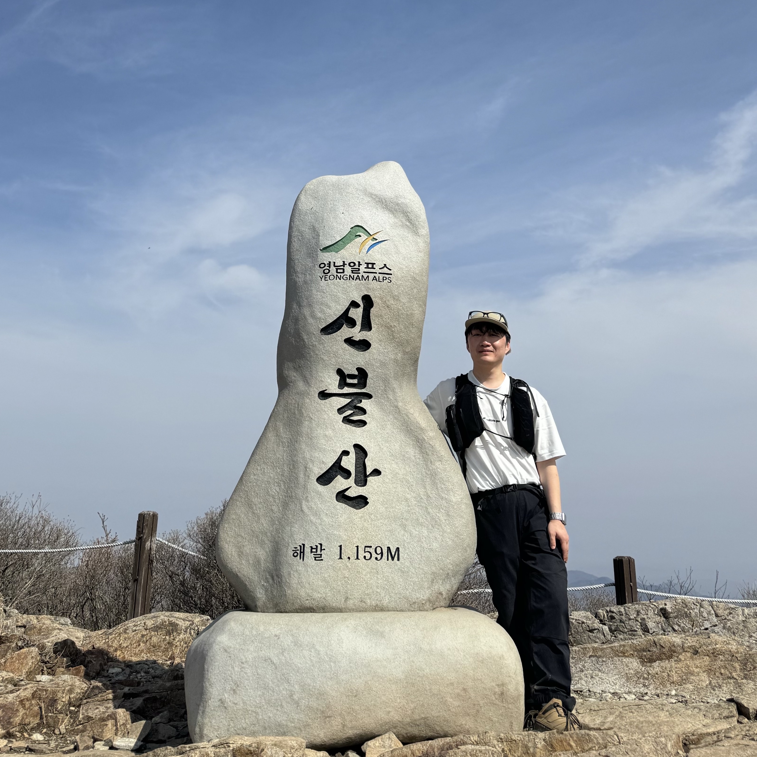 Arc'teryx Beta LT Jacket Black, Arc'teryx Aerios 18 Backpack Black 착용 스타일 - 2