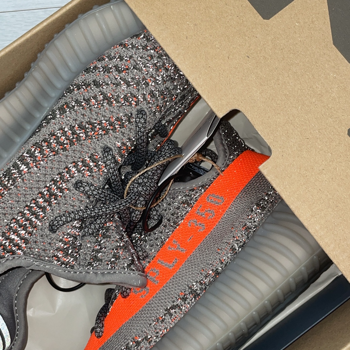Adidas Yeezy Boost 350 V2 Beluga - Reflective 착용 스타일
