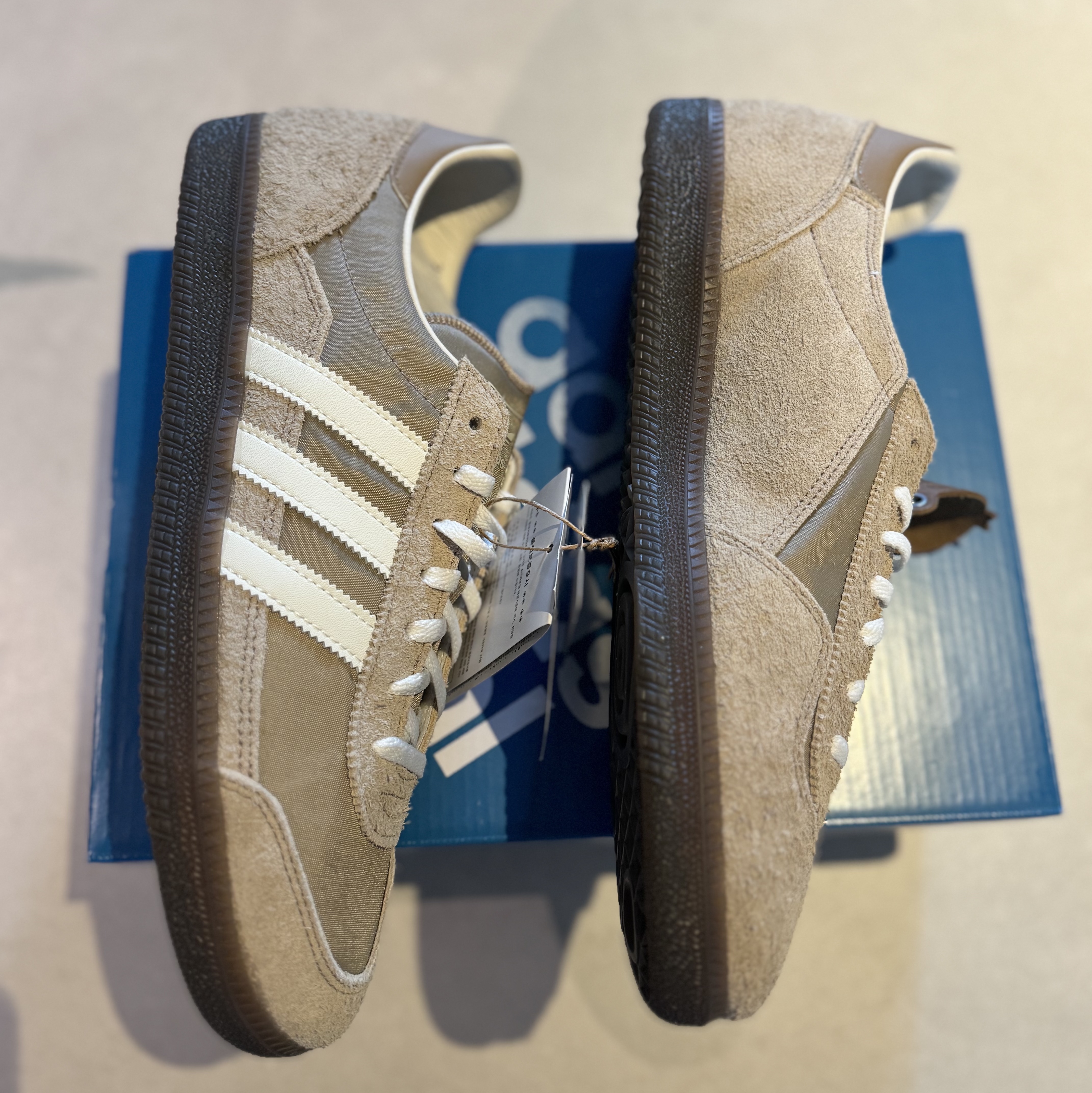 Adidas Wensley Spezial Cardboard Off White 착용 스타일 - 3