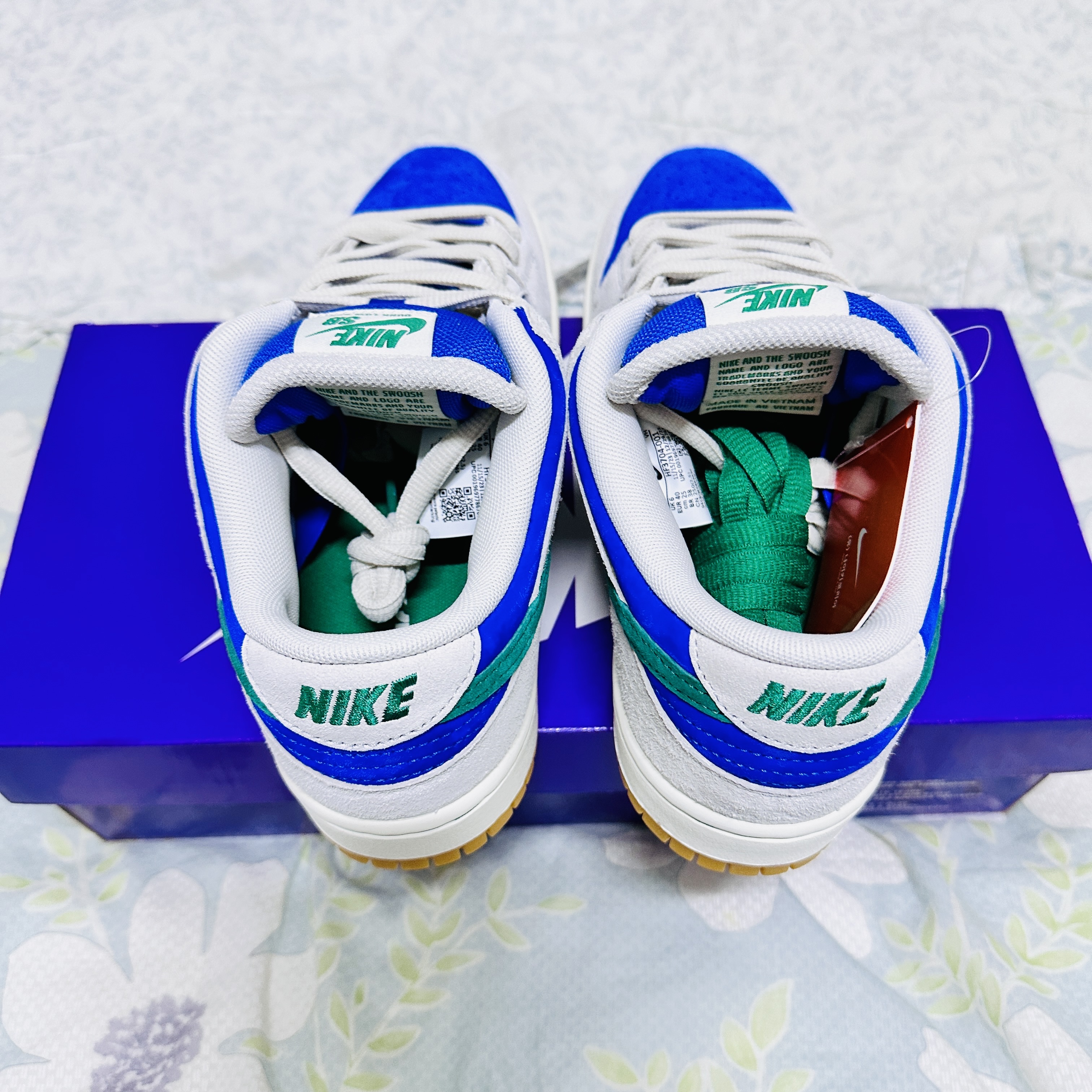 Nike SB Dunk Low Pro Phantom and Hyper Royal 착용 스타일 - 3
