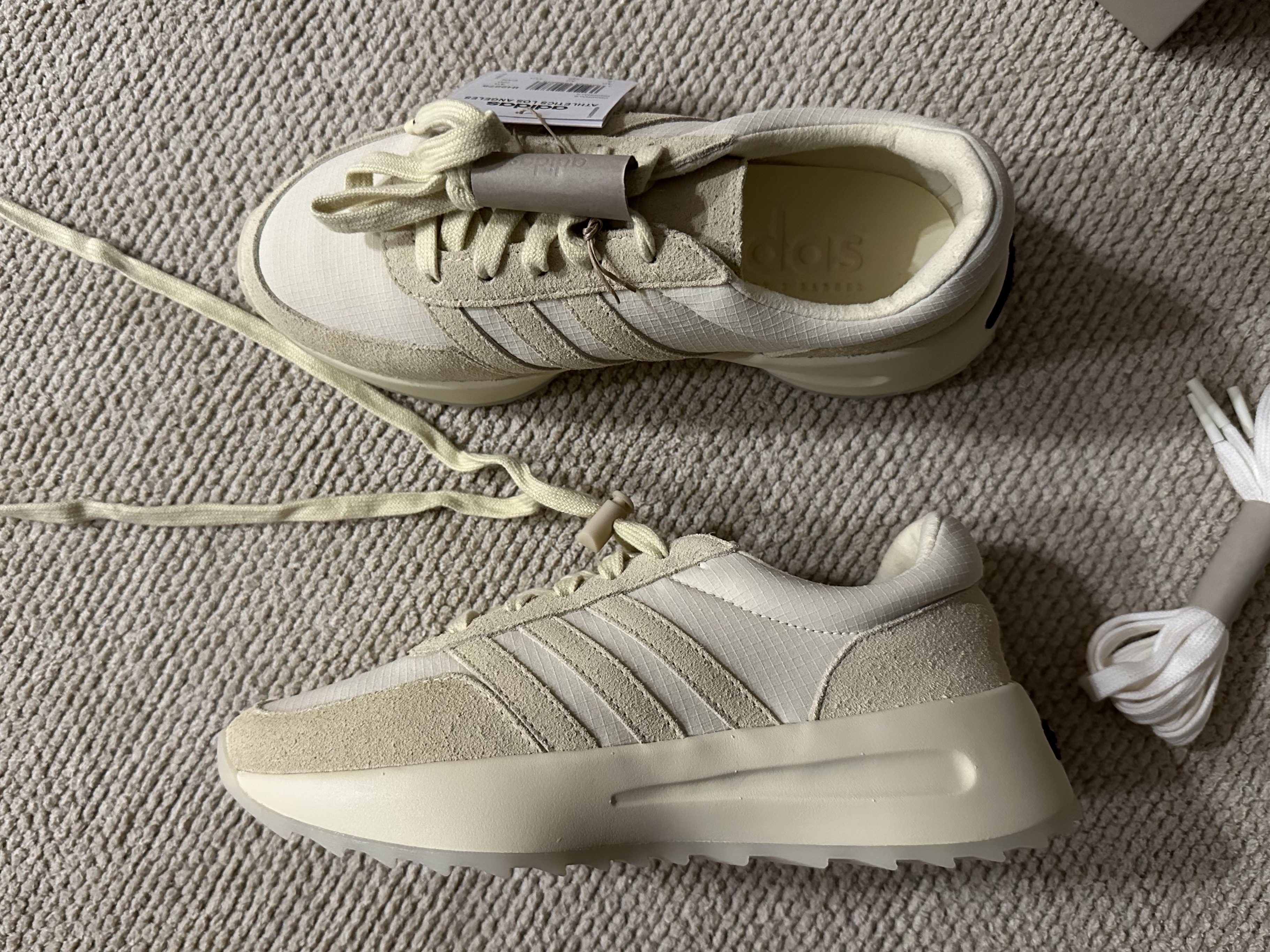 Adidas x Fear of God Athletics Los Angeles Pale Yellow 착용 스타일 - 6