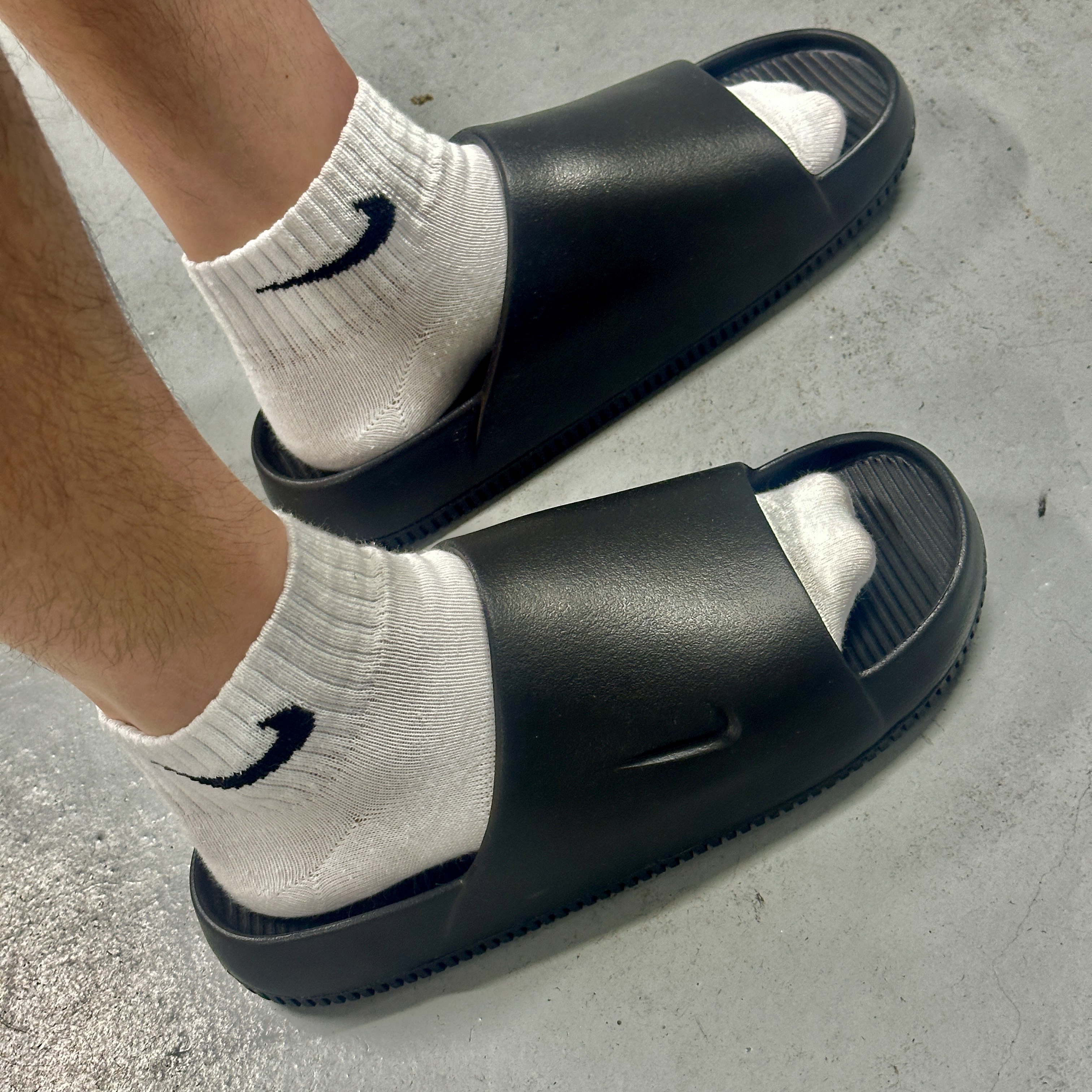 Nike Calm Slide Black 착용 스타일
