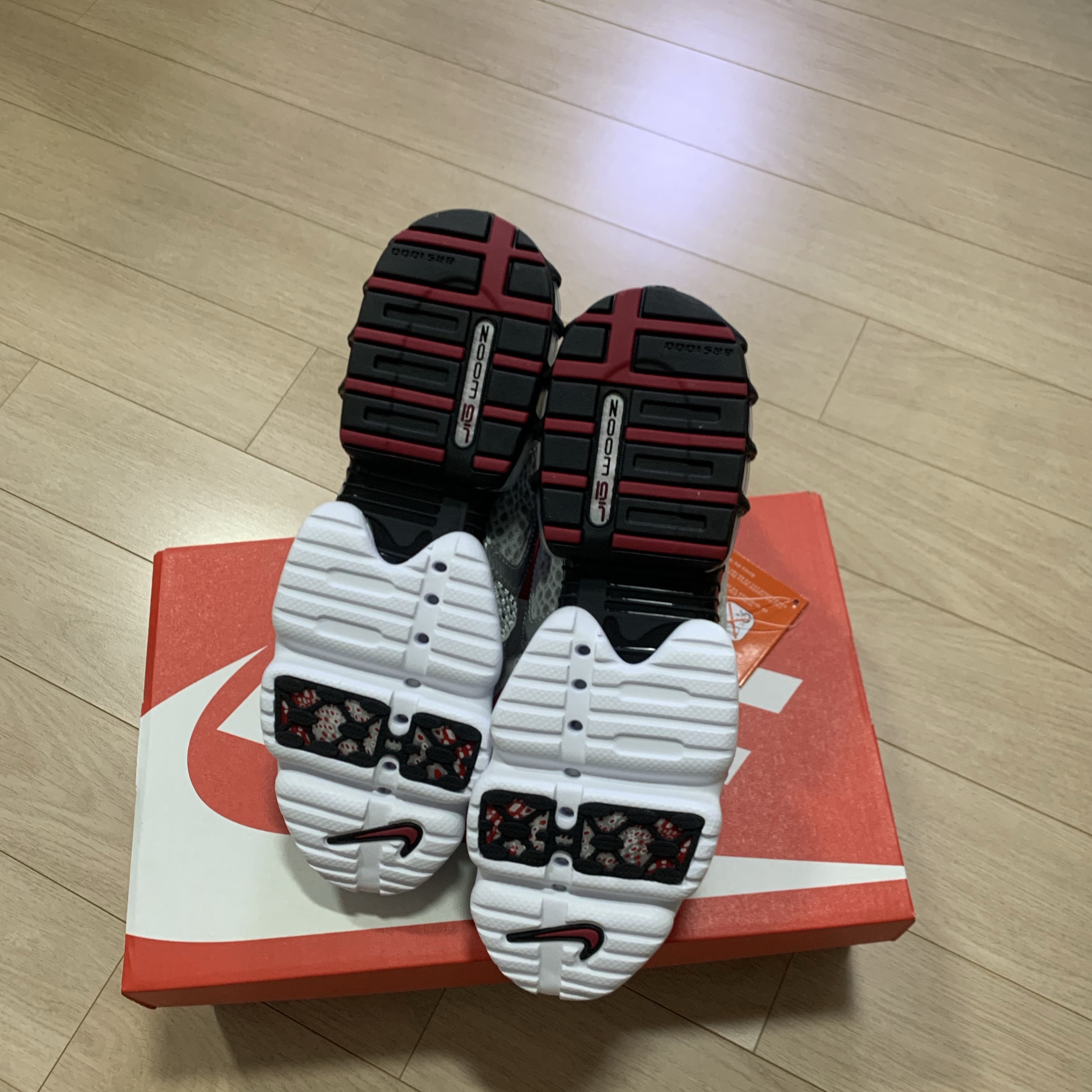 Nike Air Zoom Spiridon Cage 2 Metallic Silver 착용 스타일 - 6