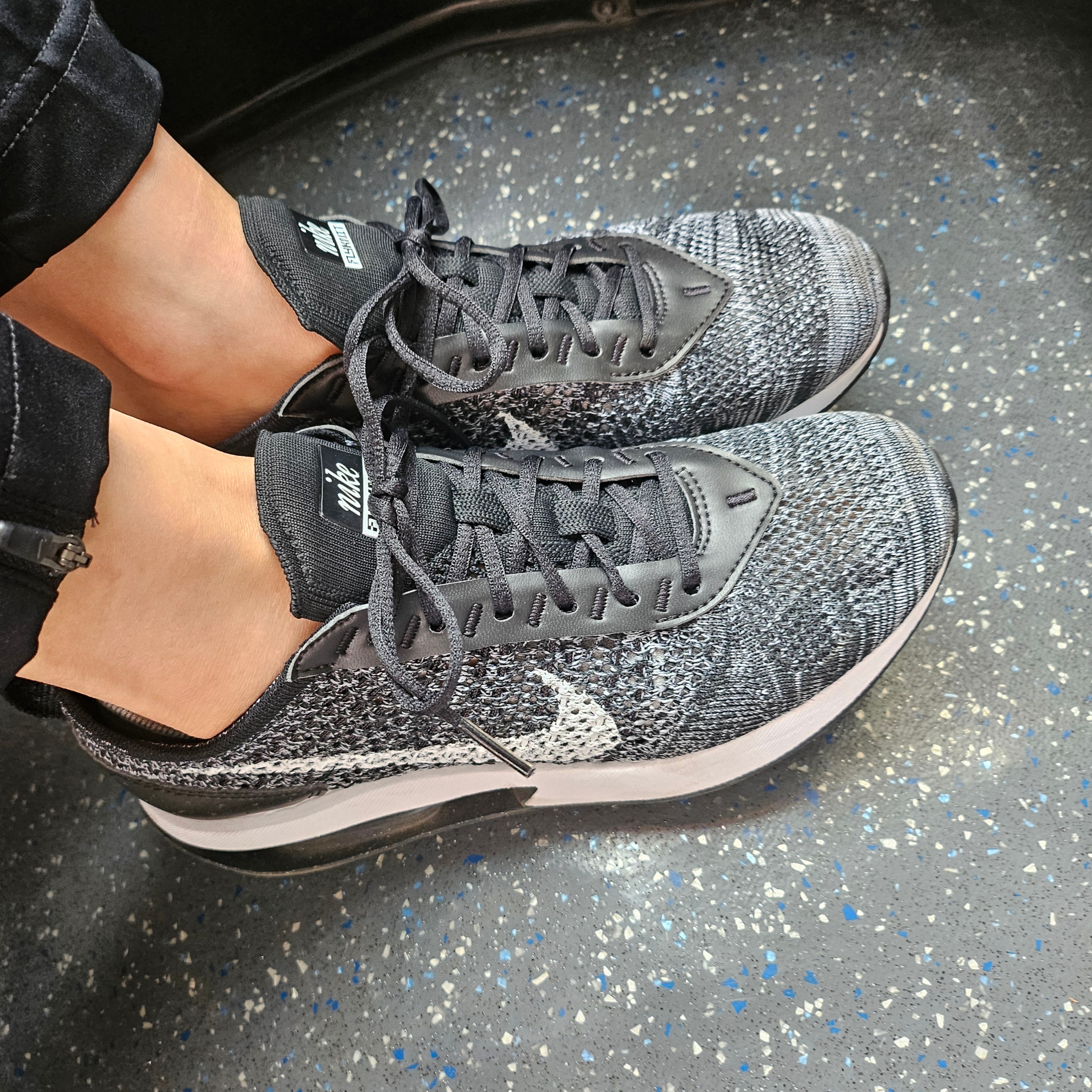 (W) Nike Air Max Flyknit Racer Black White 착용 스타일
