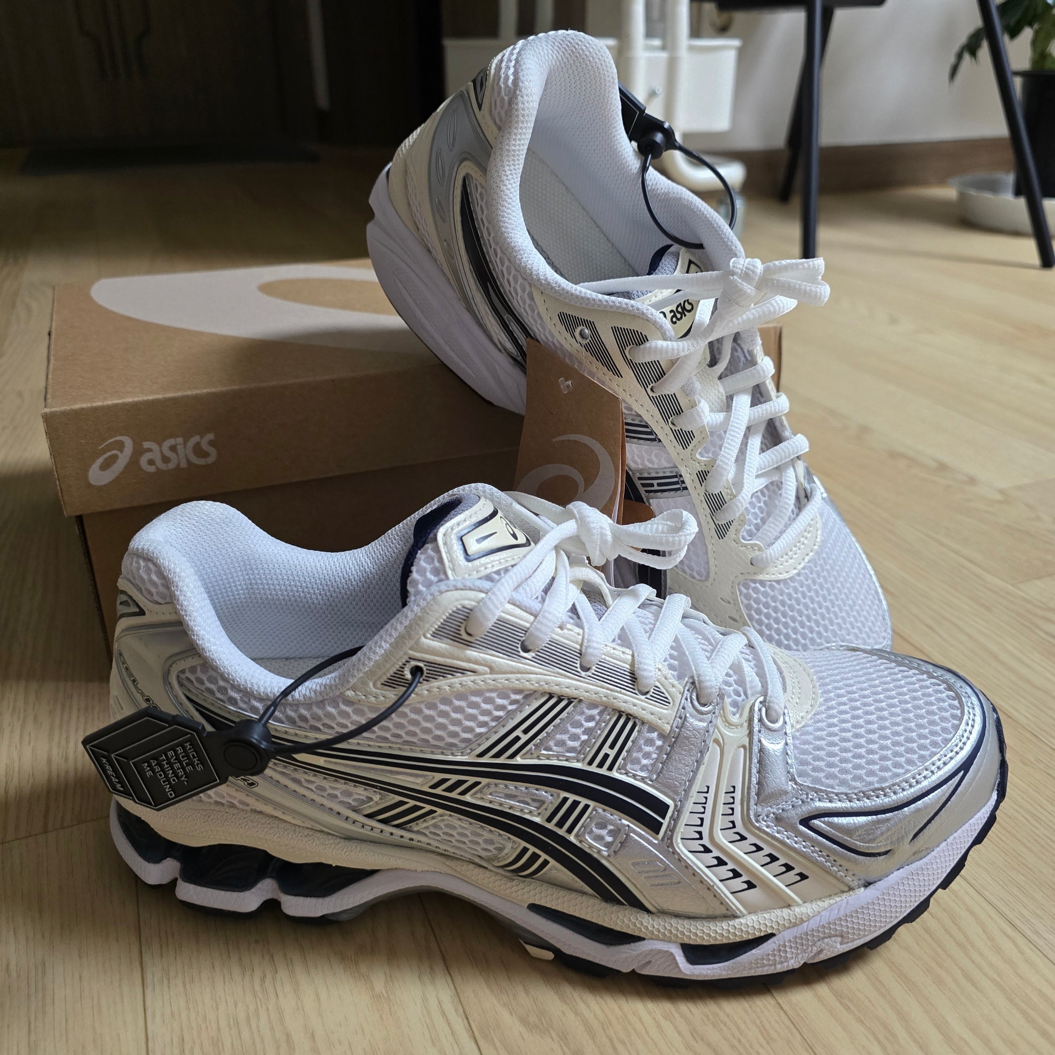 (W) Asics Gel-Kayano 14 White Midnight 착용 스타일 - 1