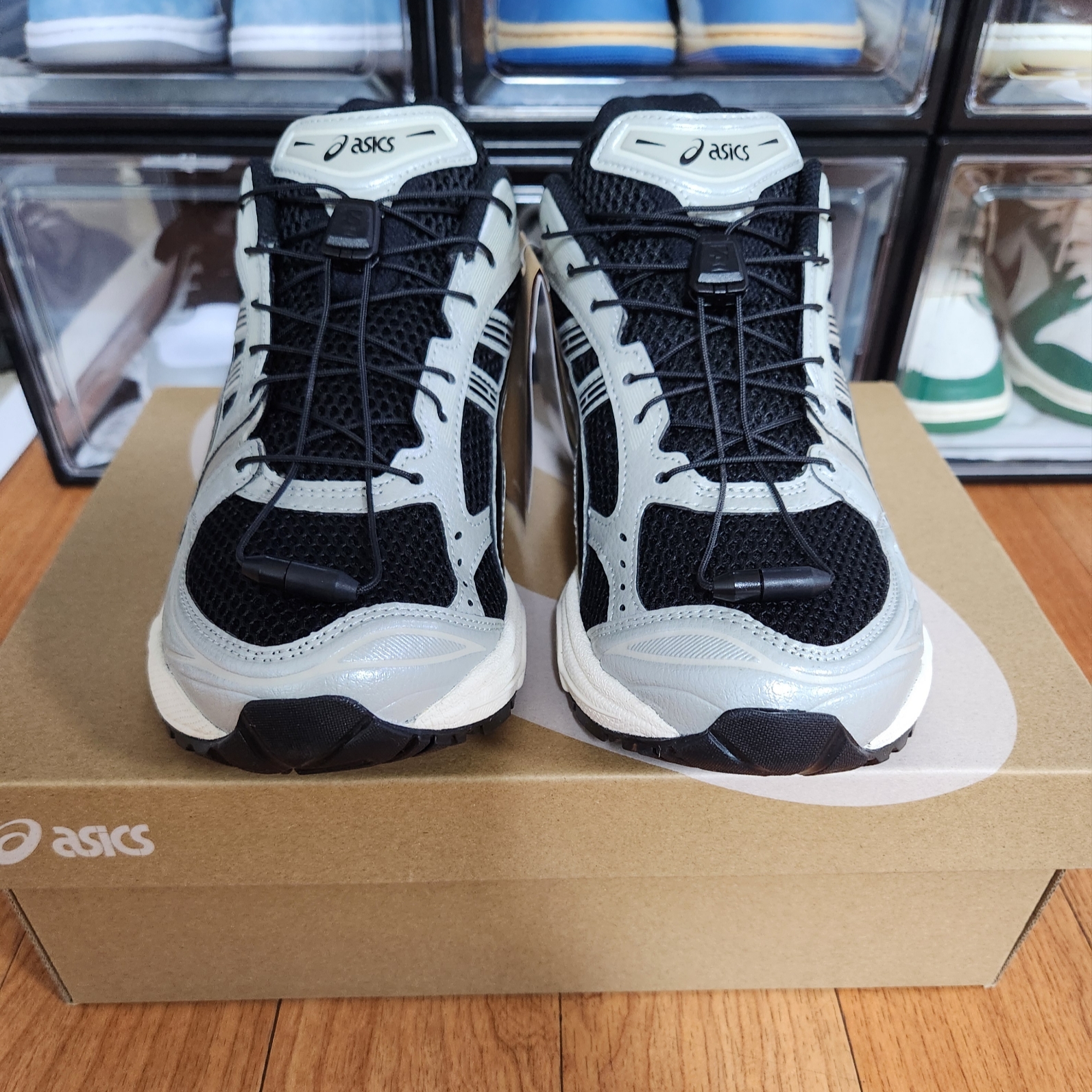 Asics Gel-Kayano 14 Black Seal Grey 착용 스타일 - 2