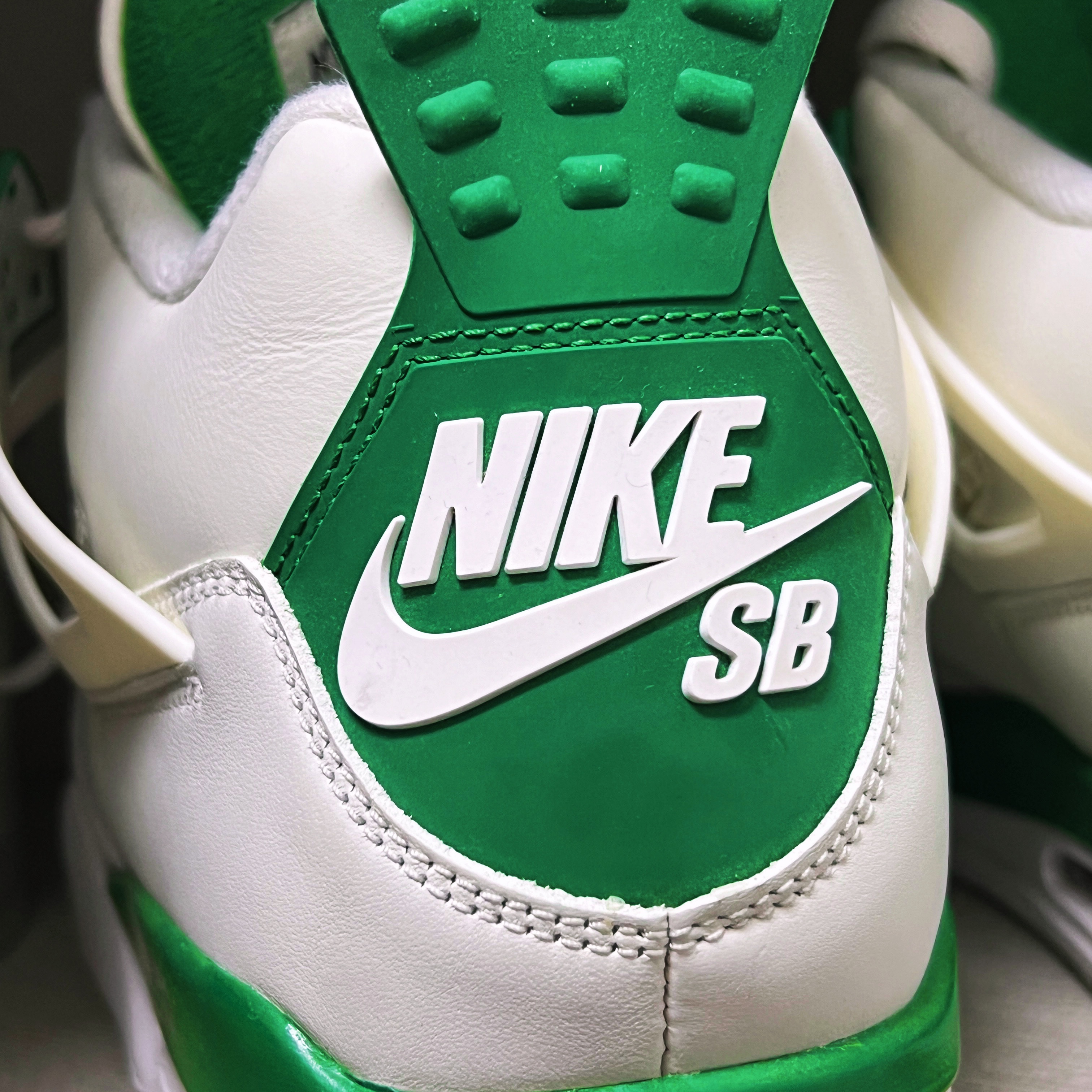 Jordan 4 x Nike SB Retro SP Pine Green 착용 스타일