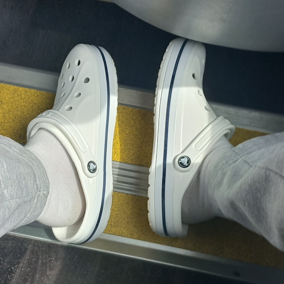 Crocs Bayaband Clog White Navy 착용 스타일