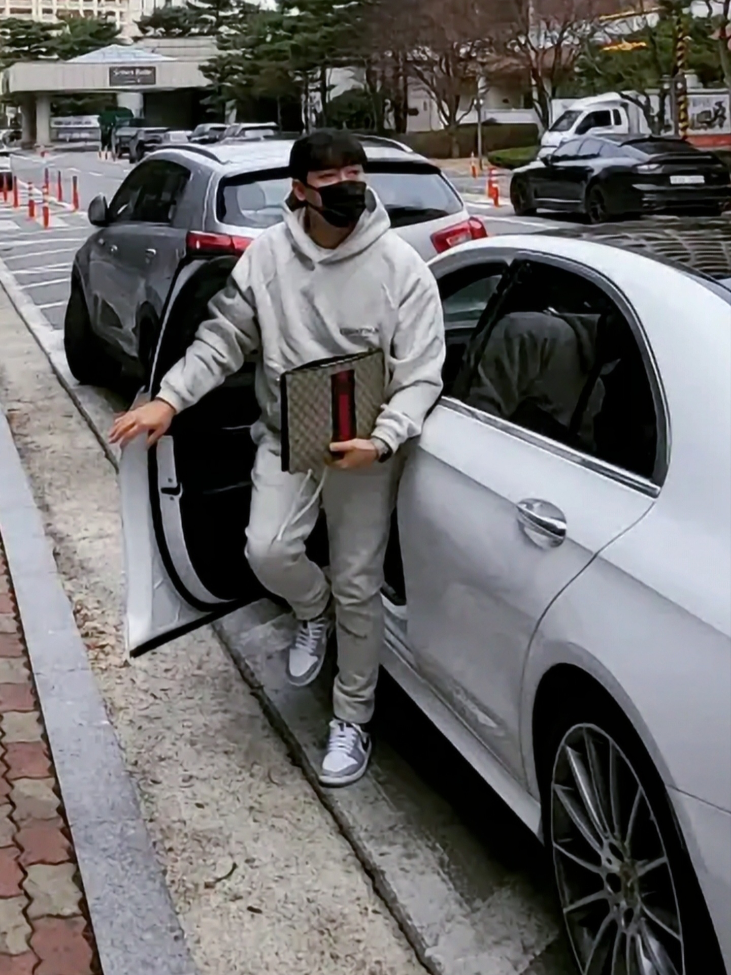 Essentials The Core Collection Hoodie Light Oatmeal, Essentials Sweatpants Oatmeal/Oatmeal Heather/Light Heather Oatmeal 2020 착용 스타일
