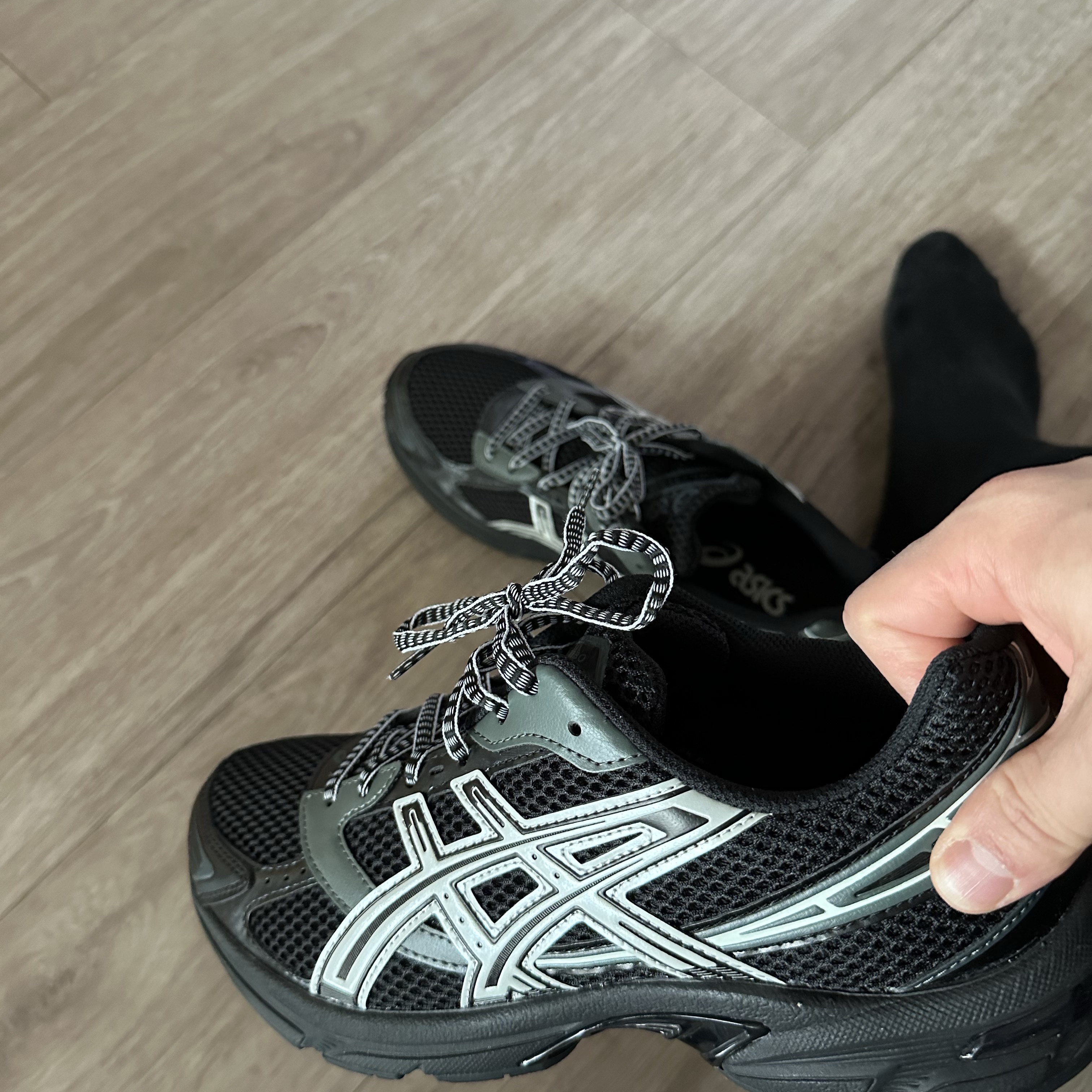 Asics Gel-1130 Black Glacier Grey - Folder Exclusive 착용 스타일