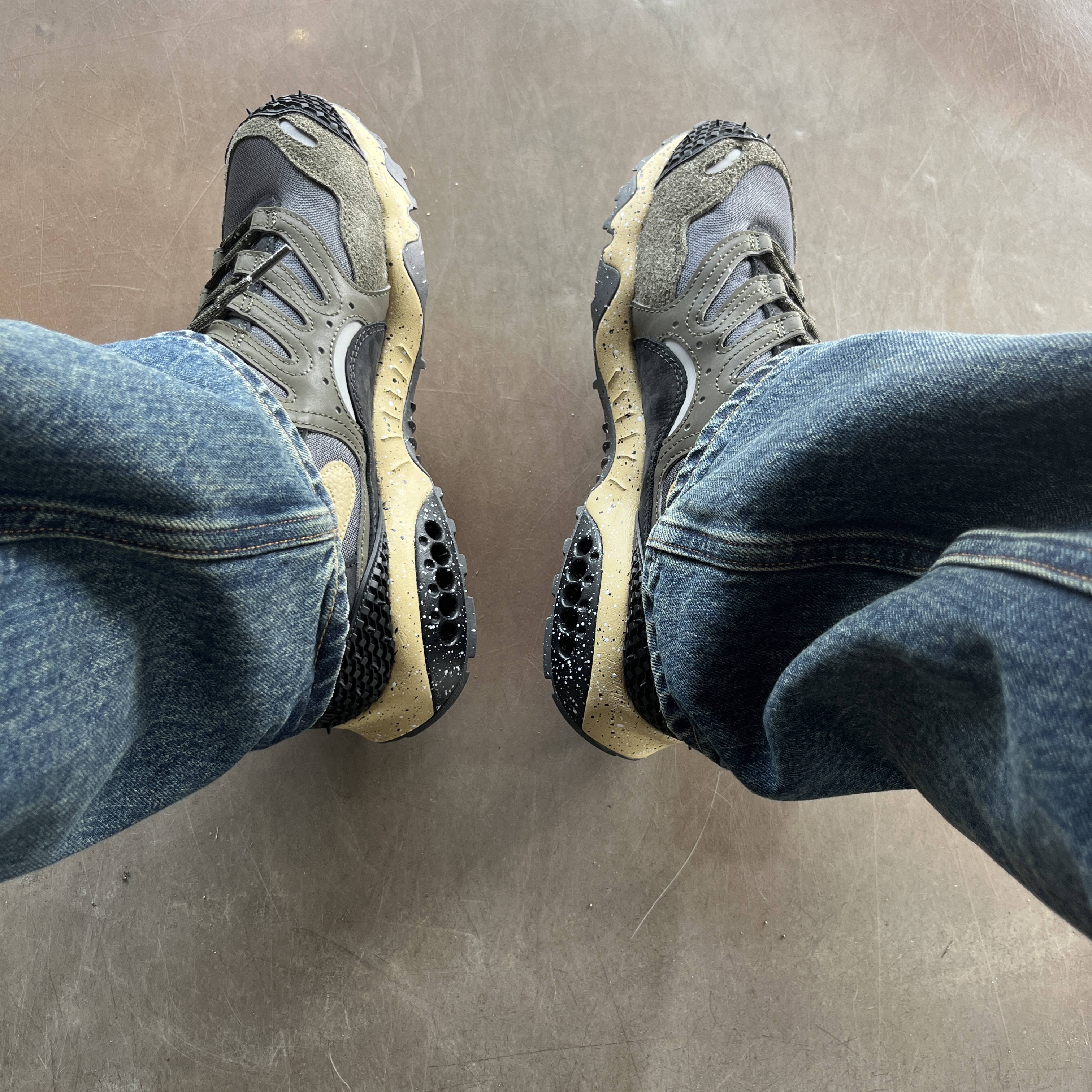 Nike x Undefeated Air Terra Humara Cargo Khaki 착용 스타일 - 2