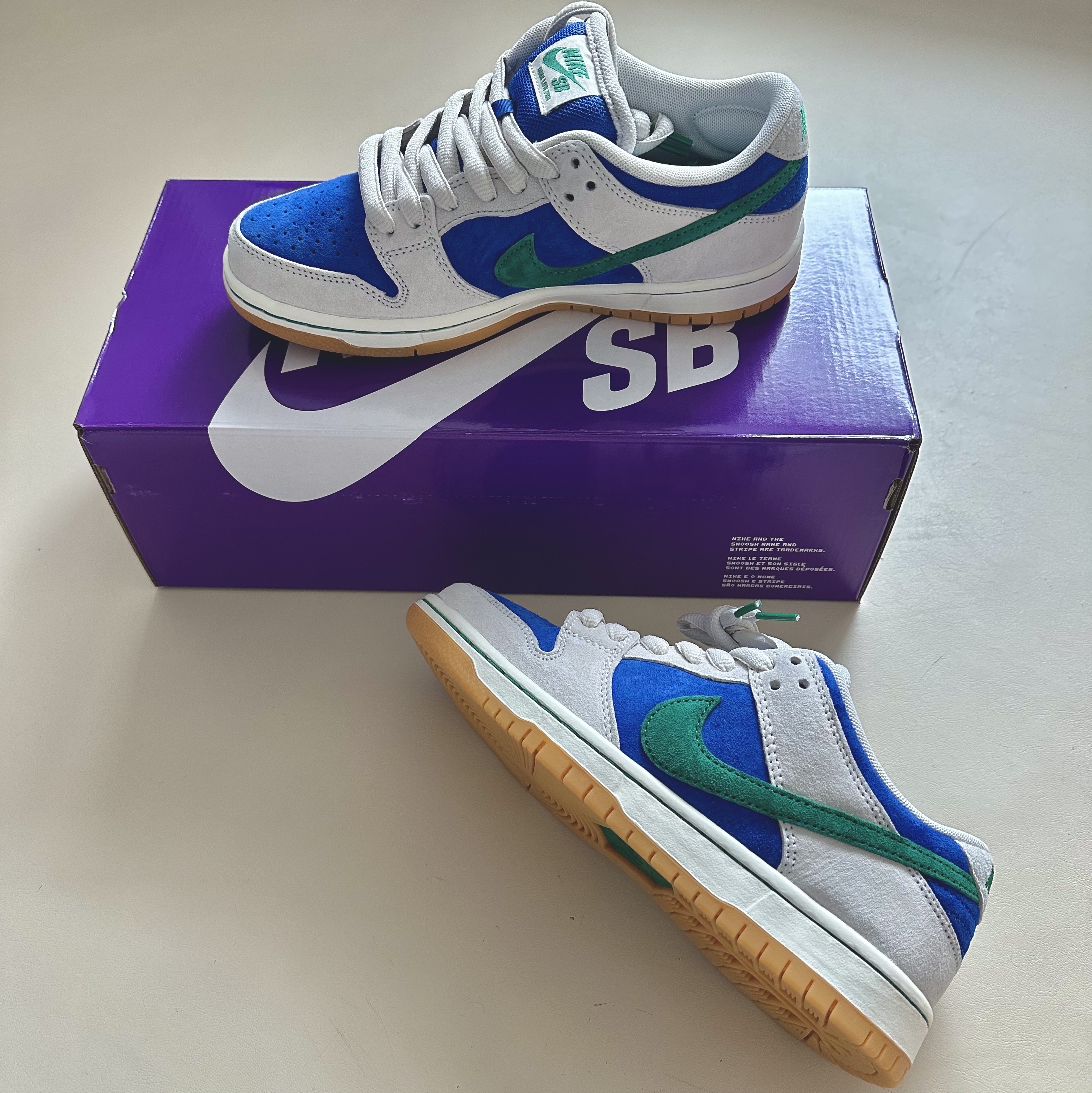 Nike SB Dunk Low Pro Phantom and Hyper Royal 착용 스타일